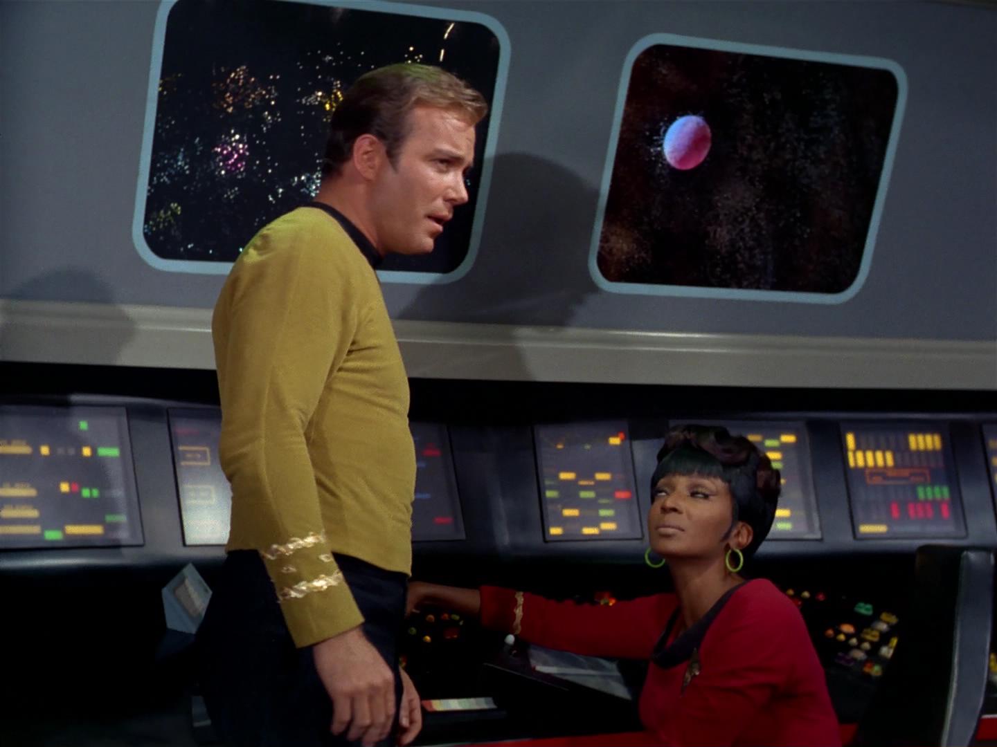 ariane179254_StarTrek_2x17_APieceOfTheAction_0025.jpg