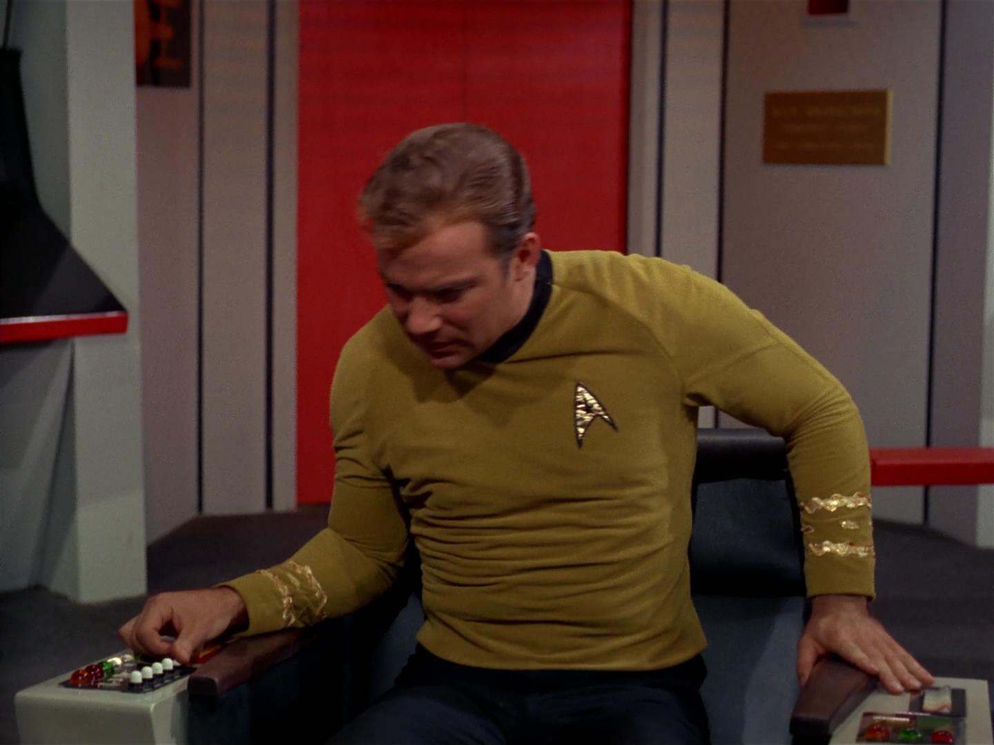 ariane179254_StarTrek_2x17_APieceOfTheAction_0034.jpg