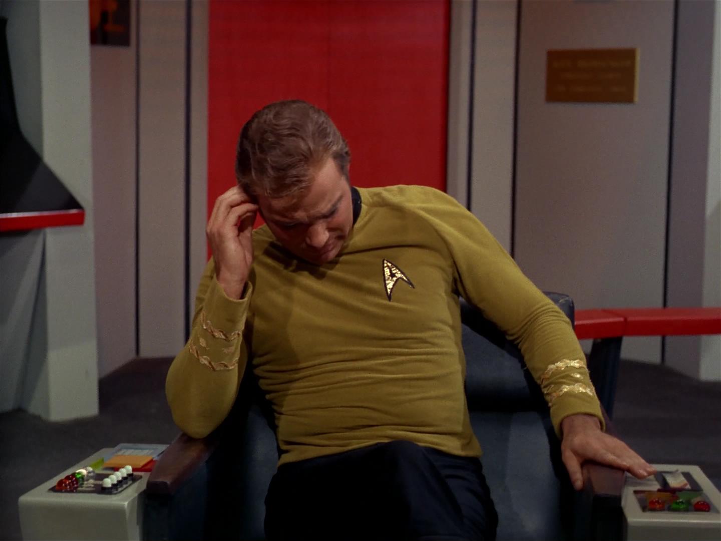 ariane179254_StarTrek_2x17_APieceOfTheAction_0058.jpg