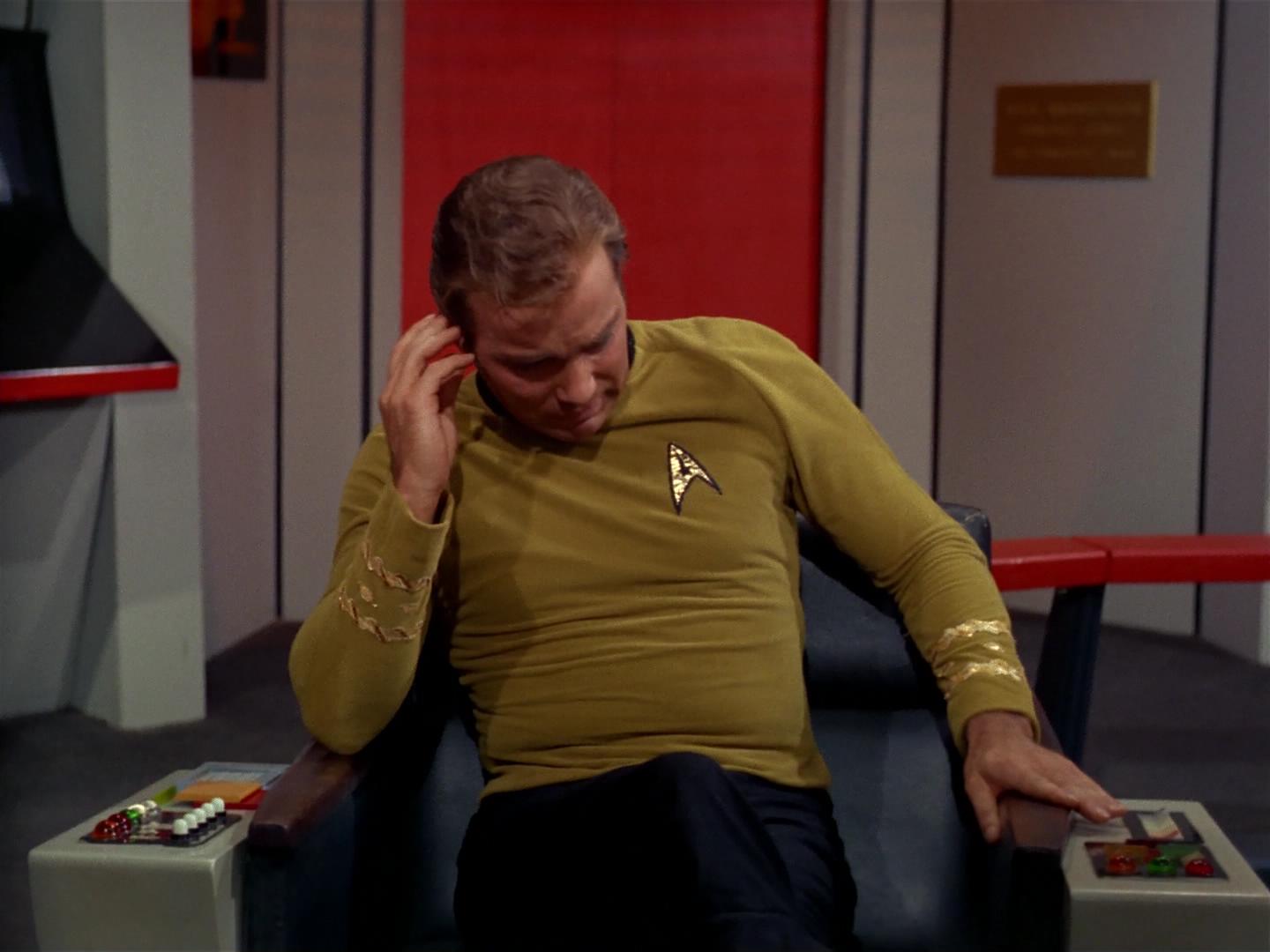 ariane179254_StarTrek_2x17_APieceOfTheAction_0059.jpg