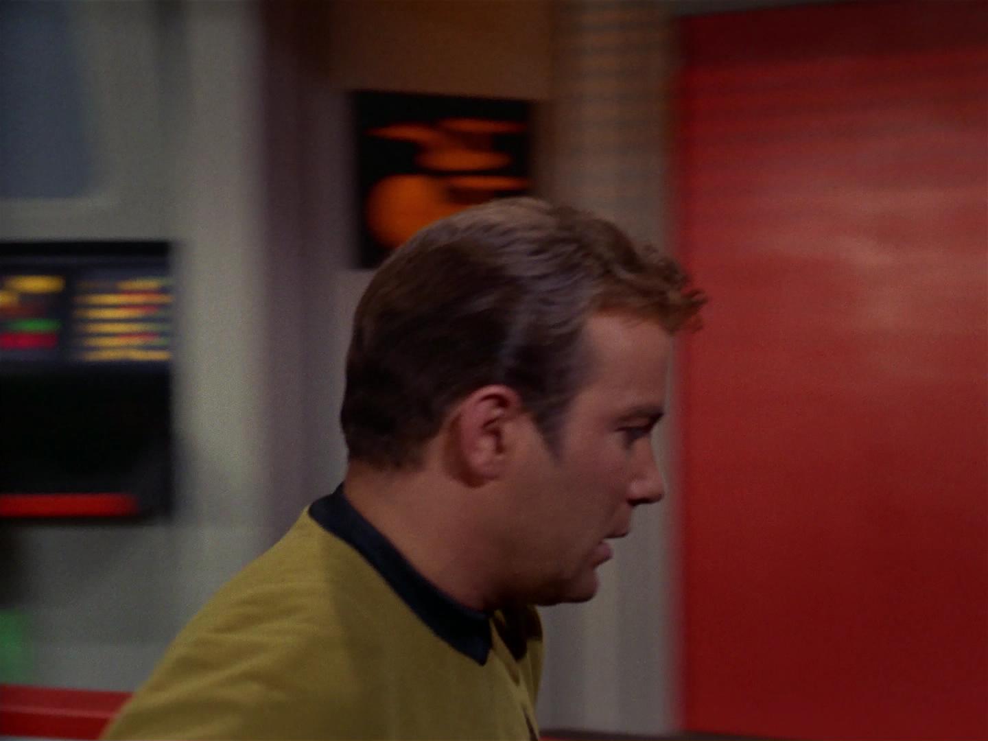 ariane179254_StarTrek_2x17_APieceOfTheAction_0101.jpg