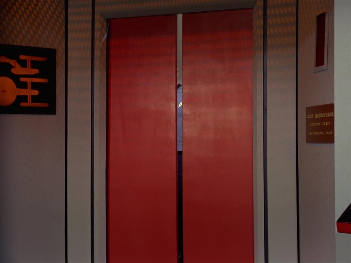 ariane179254_StarTrek_2x17_APieceOfTheAction_0128.jpg