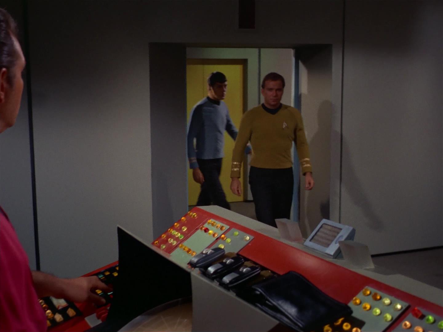 ariane179254_StarTrek_2x17_APieceOfTheAction_0153.jpg