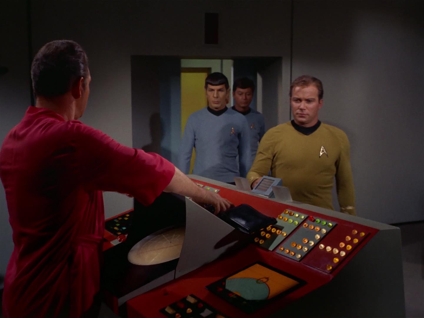 ariane179254_StarTrek_2x17_APieceOfTheAction_0155.jpg
