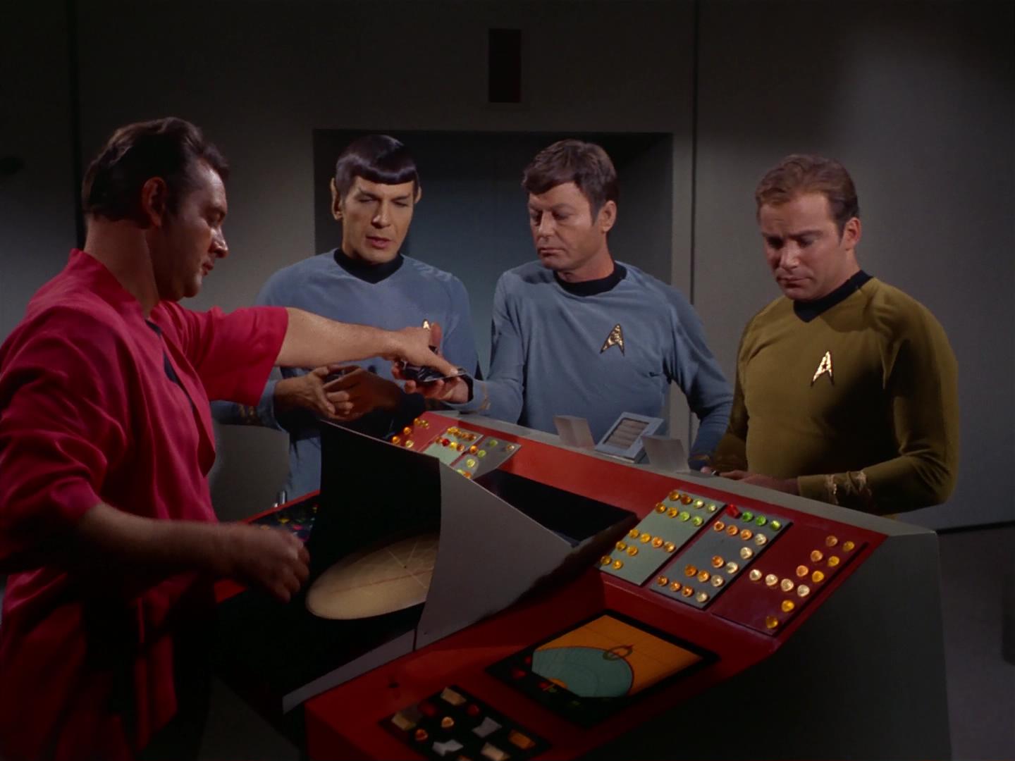 ariane179254_StarTrek_2x17_APieceOfTheAction_0160.jpg