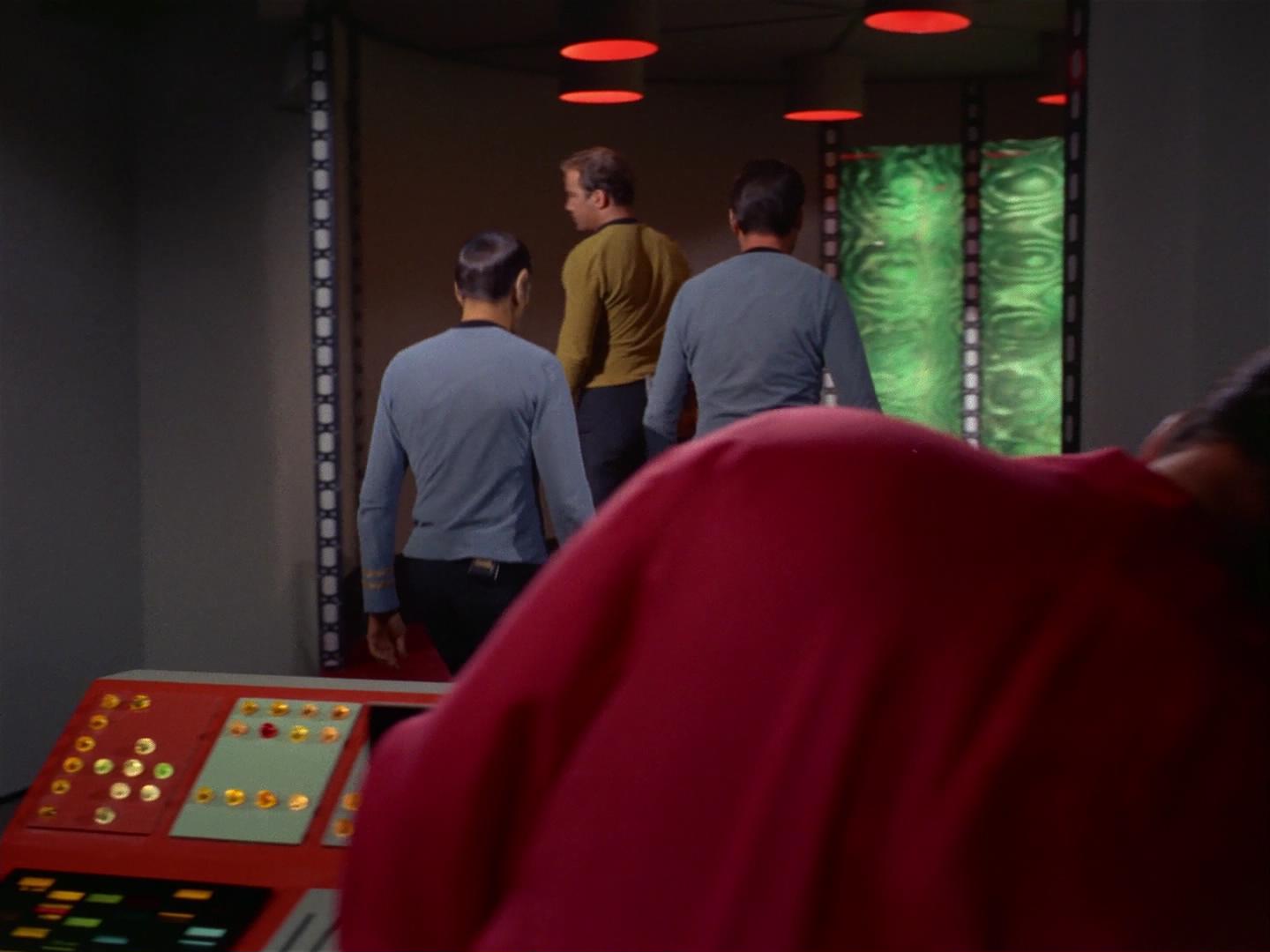 ariane179254_StarTrek_2x17_APieceOfTheAction_0174.jpg