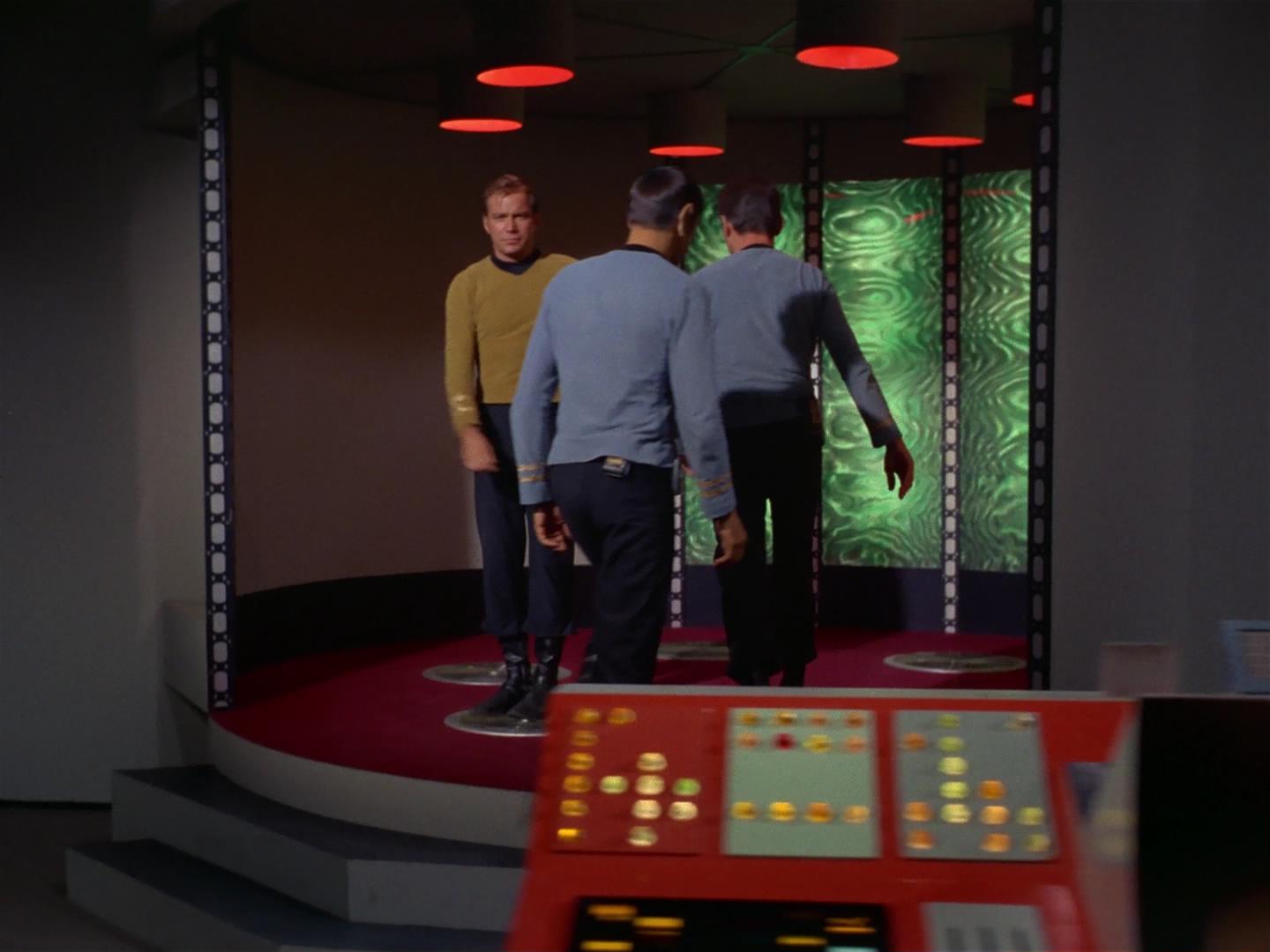 ariane179254_StarTrek_2x17_APieceOfTheAction_0175.jpg
