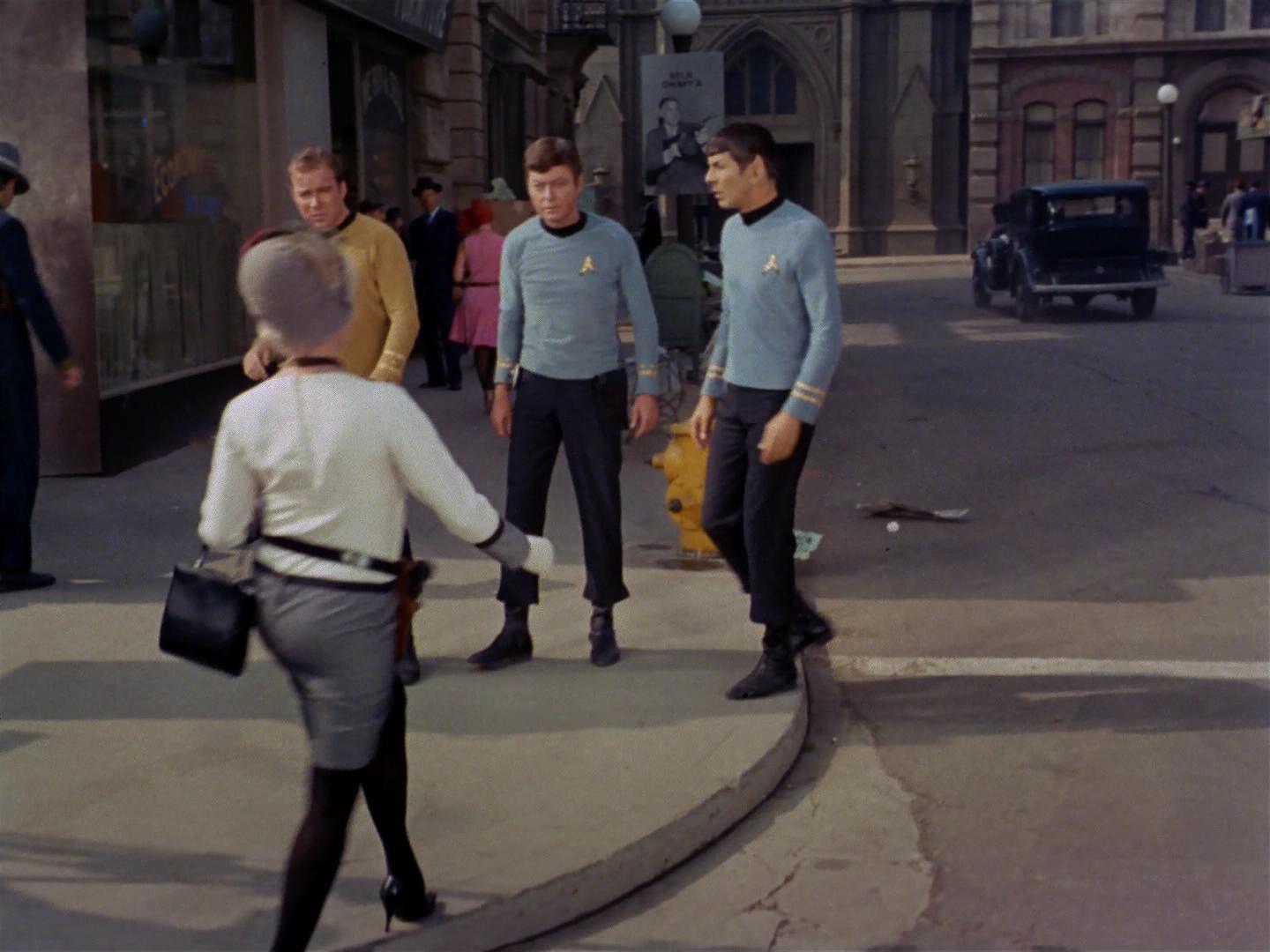 ariane179254_StarTrek_2x17_APieceOfTheAction_0200.jpg