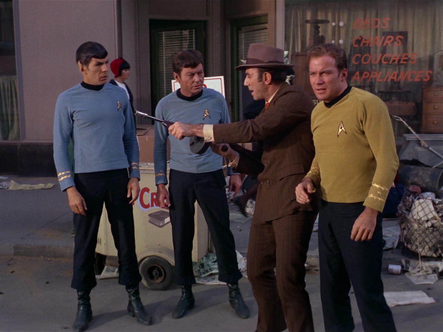 ariane179254_StarTrek_2x17_APieceOfTheAction_0400.jpg