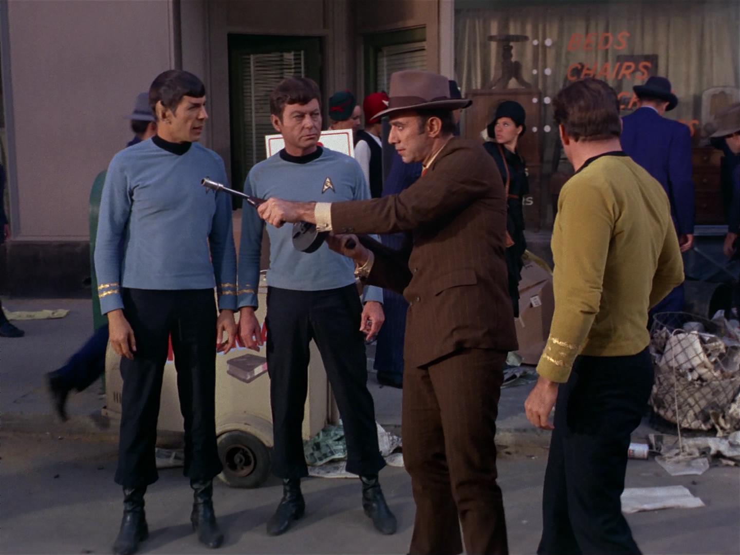 ariane179254_StarTrek_2x17_APieceOfTheAction_0407.jpg