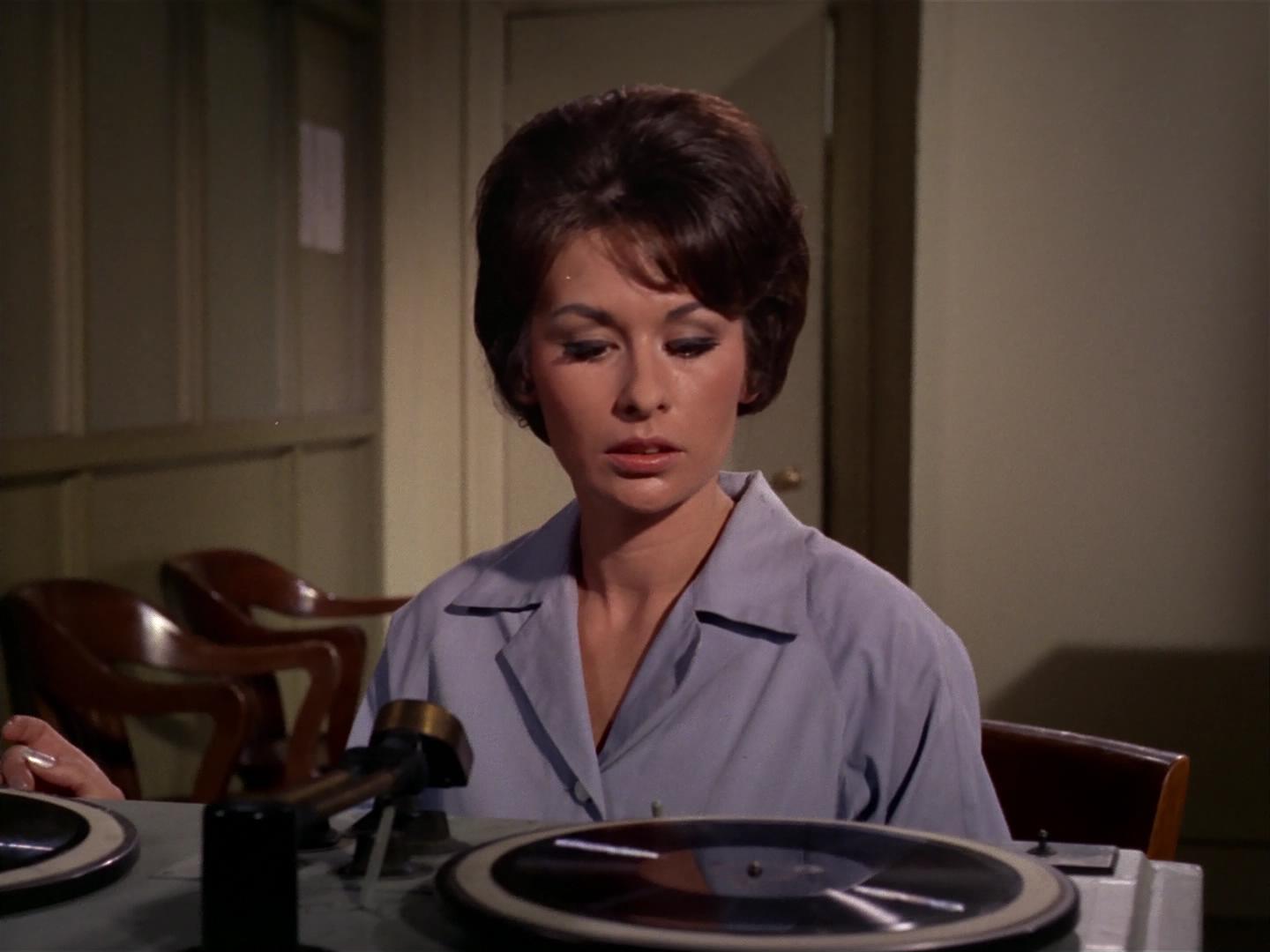 ariane179254_StarTrek_2x17_APieceOfTheAction_1154.jpg