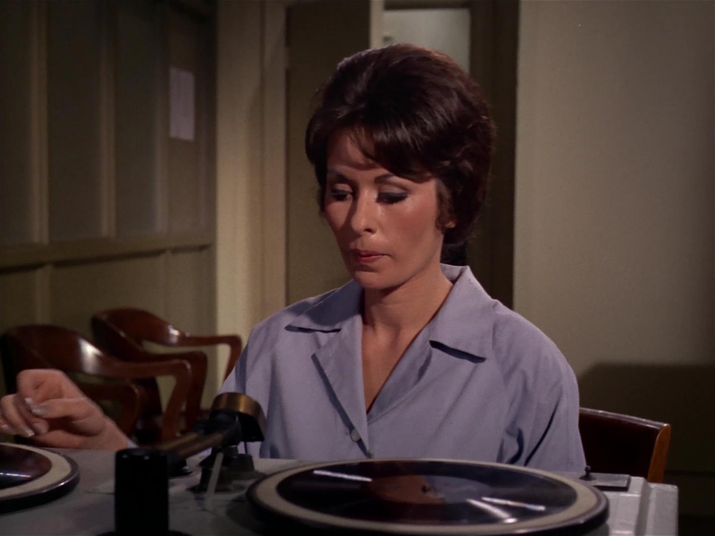 ariane179254_StarTrek_2x17_APieceOfTheAction_1155.jpg