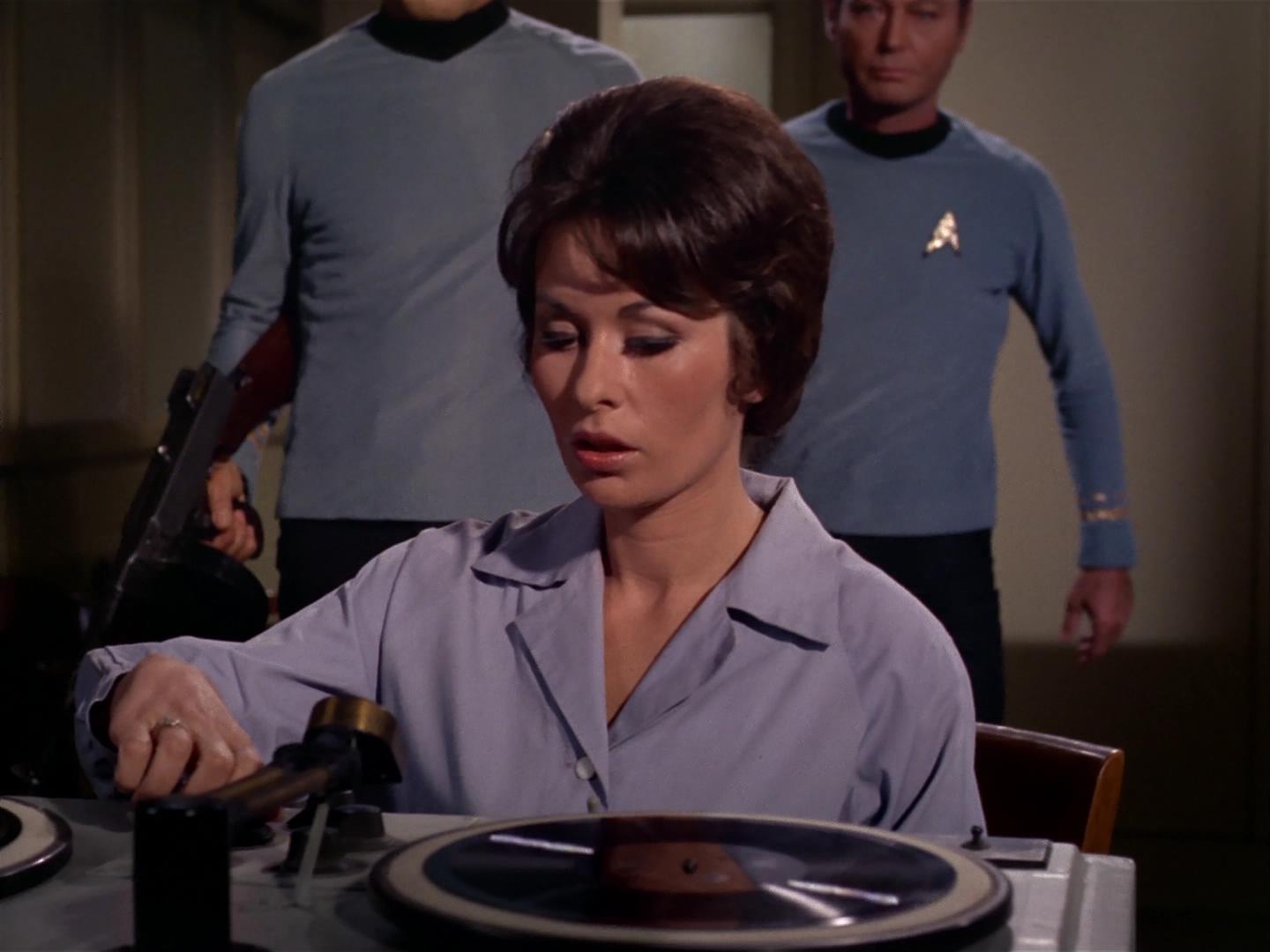 ariane179254_StarTrek_2x17_APieceOfTheAction_1159.jpg