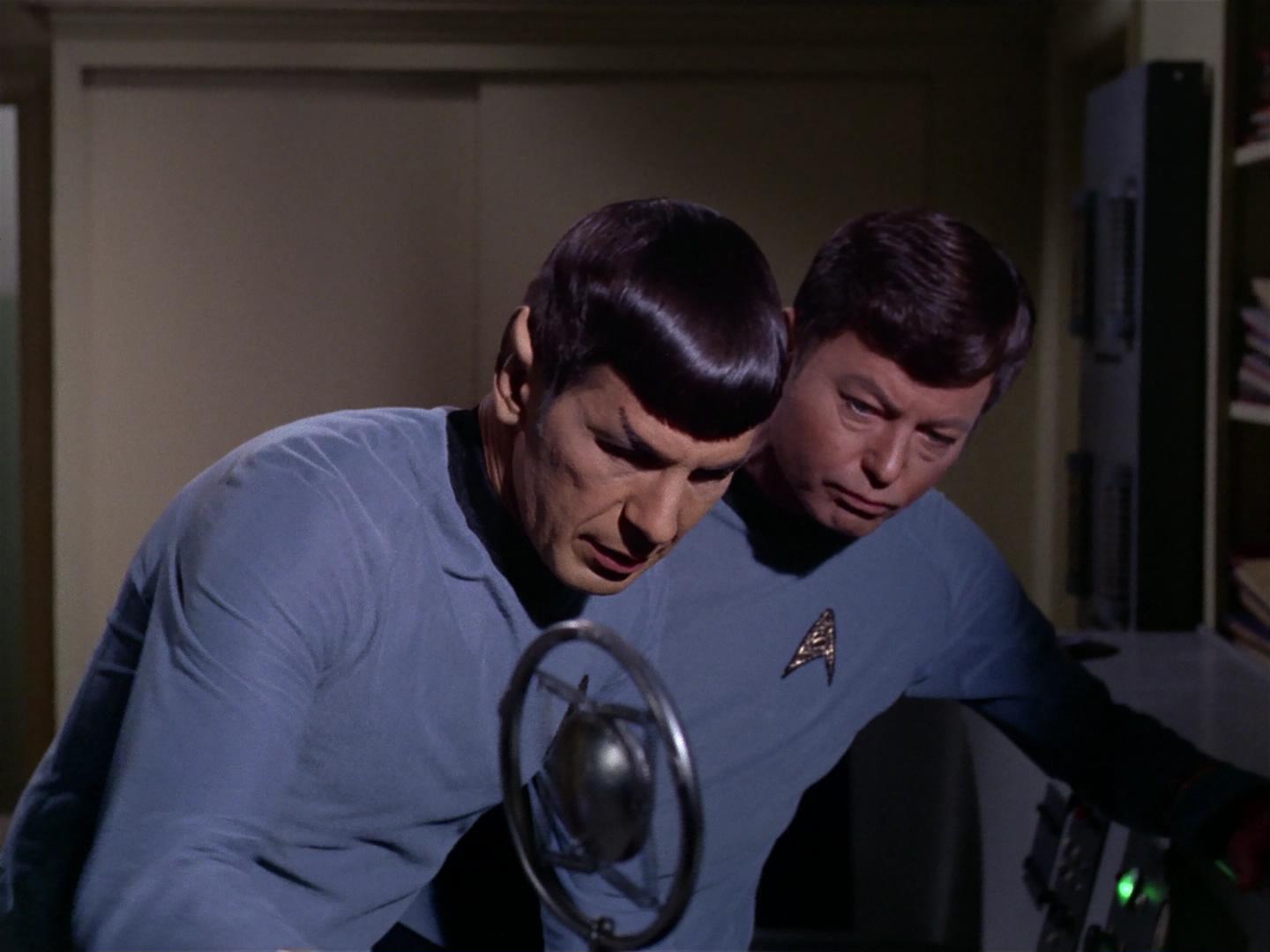 ariane179254_StarTrek_2x17_APieceOfTheAction_1185.jpg