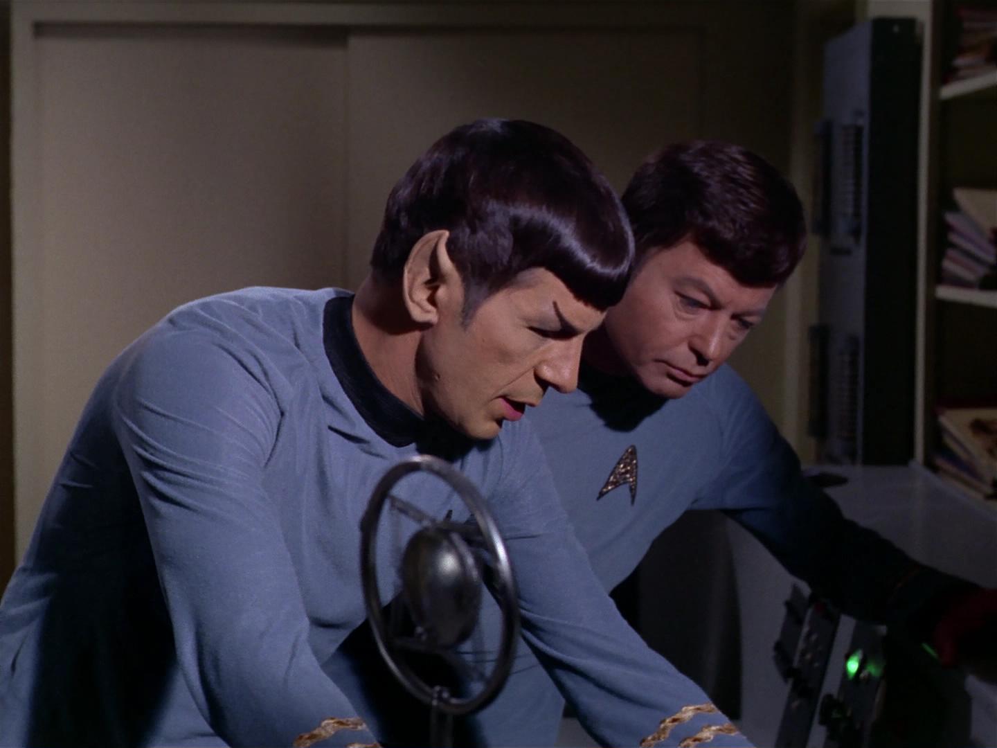 ariane179254_StarTrek_2x17_APieceOfTheAction_1187.jpg