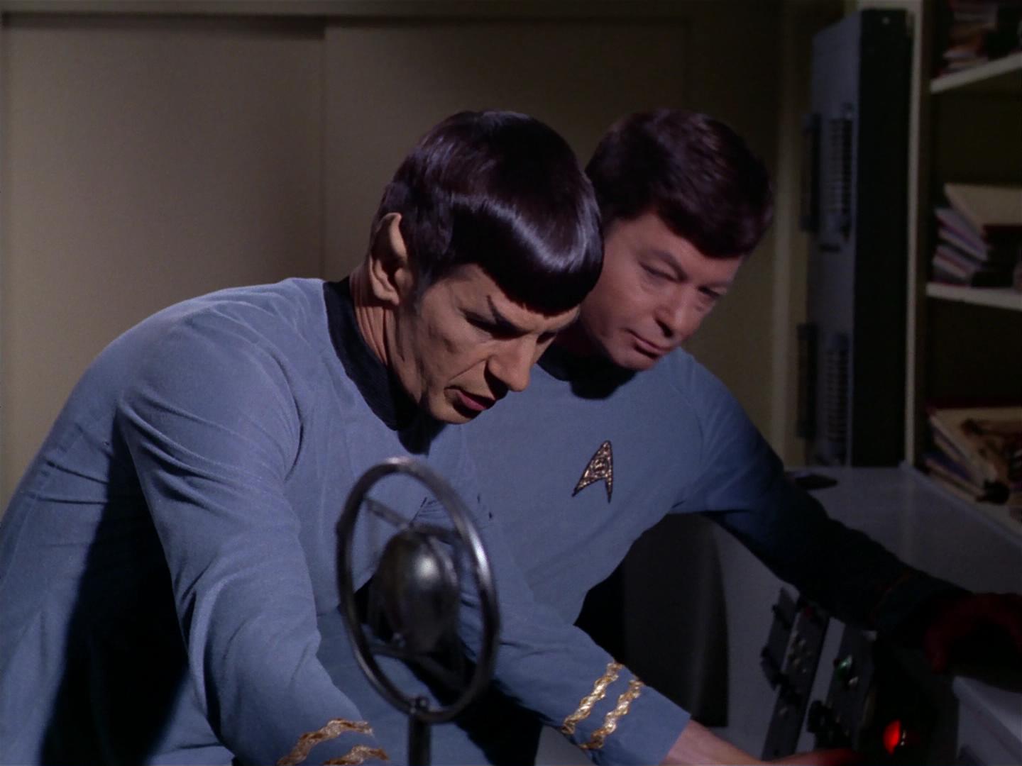 ariane179254_StarTrek_2x17_APieceOfTheAction_1189.jpg
