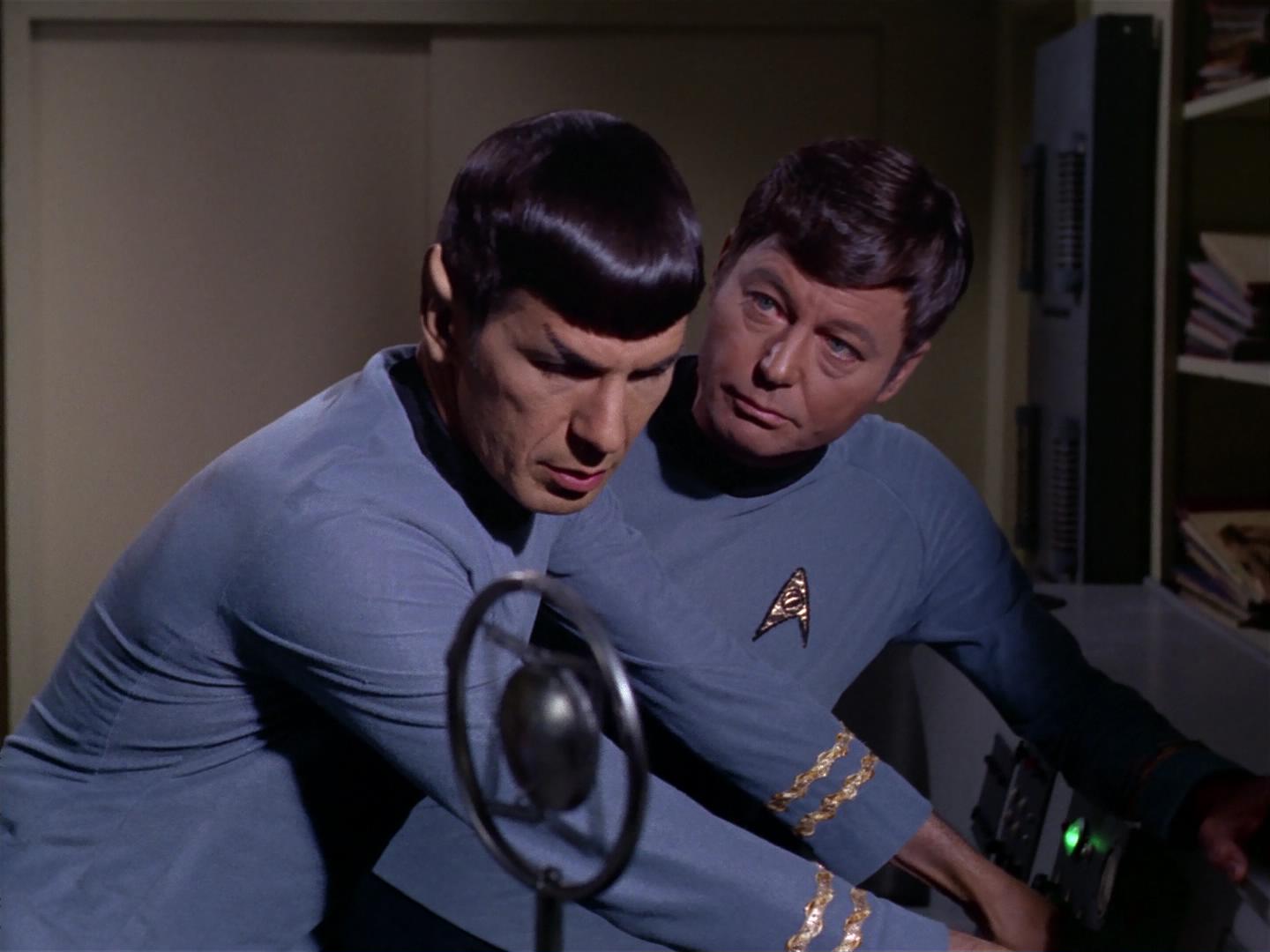 ariane179254_StarTrek_2x17_APieceOfTheAction_1206.jpg