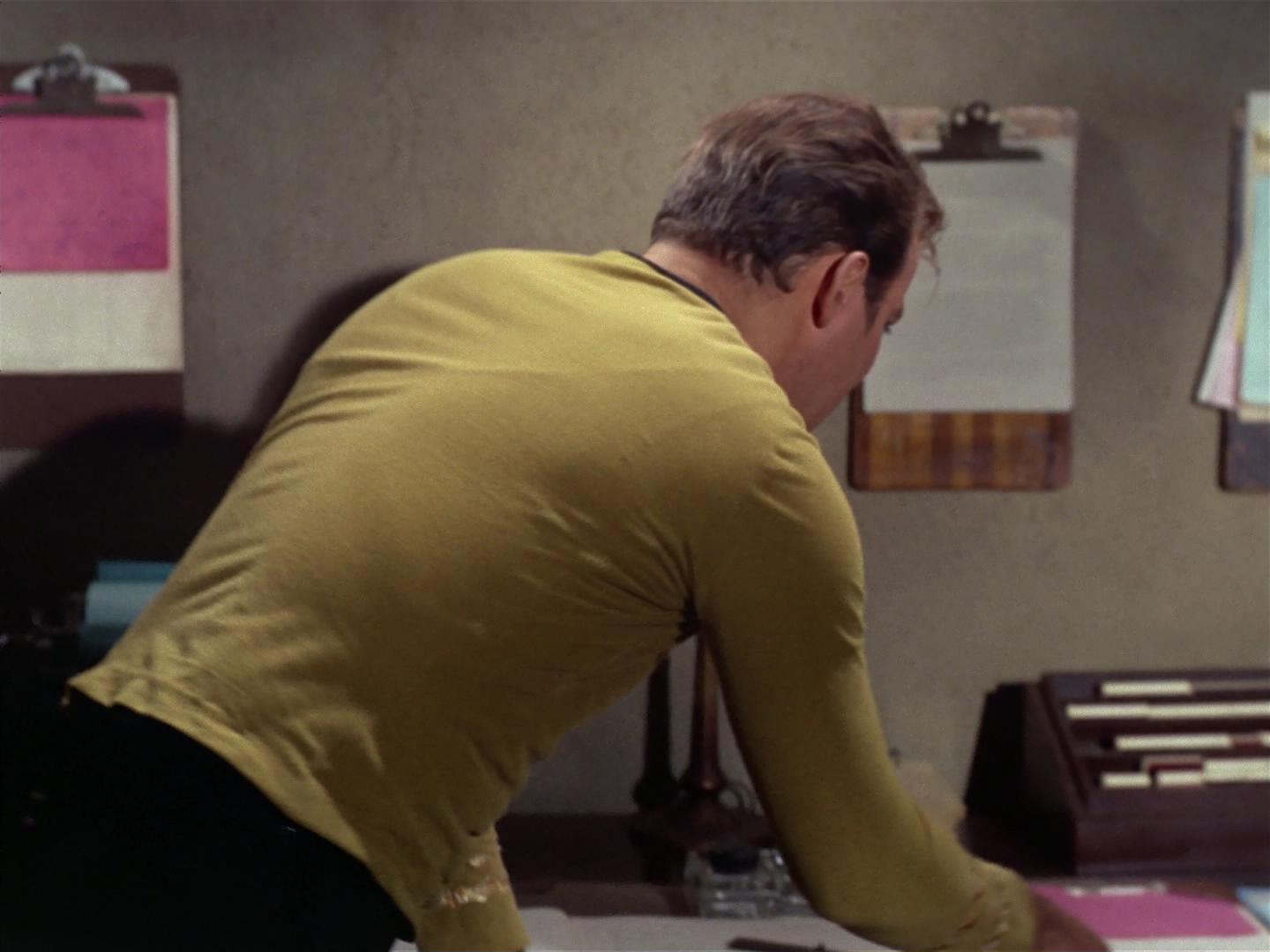 ariane179254_StarTrek_2x17_APieceOfTheAction_1447.jpg