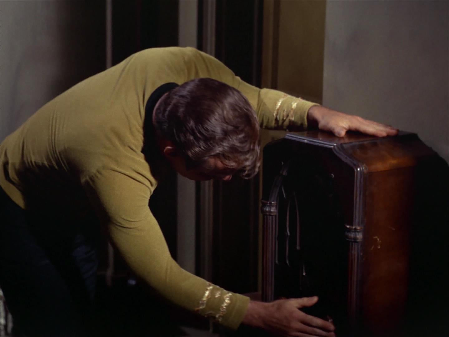 ariane179254_StarTrek_2x17_APieceOfTheAction_1456.jpg