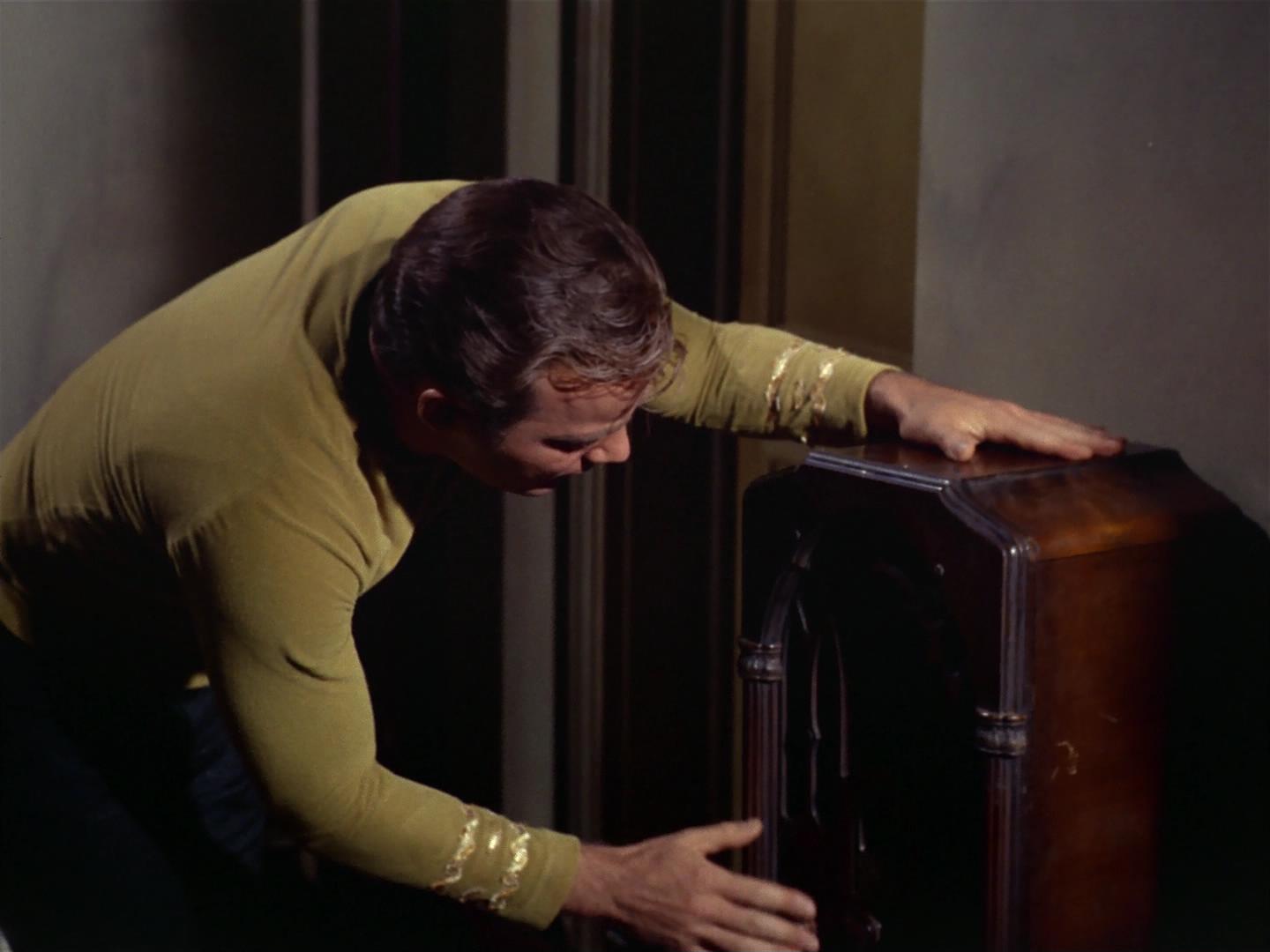ariane179254_StarTrek_2x17_APieceOfTheAction_1457.jpg