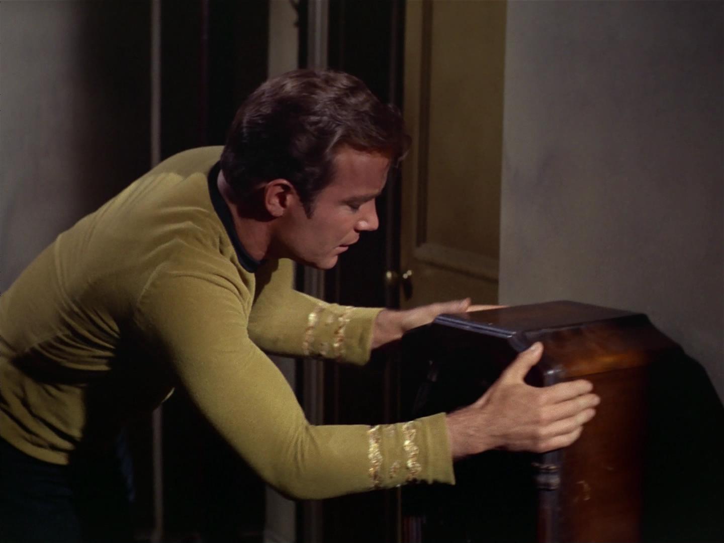 ariane179254_StarTrek_2x17_APieceOfTheAction_1459.jpg