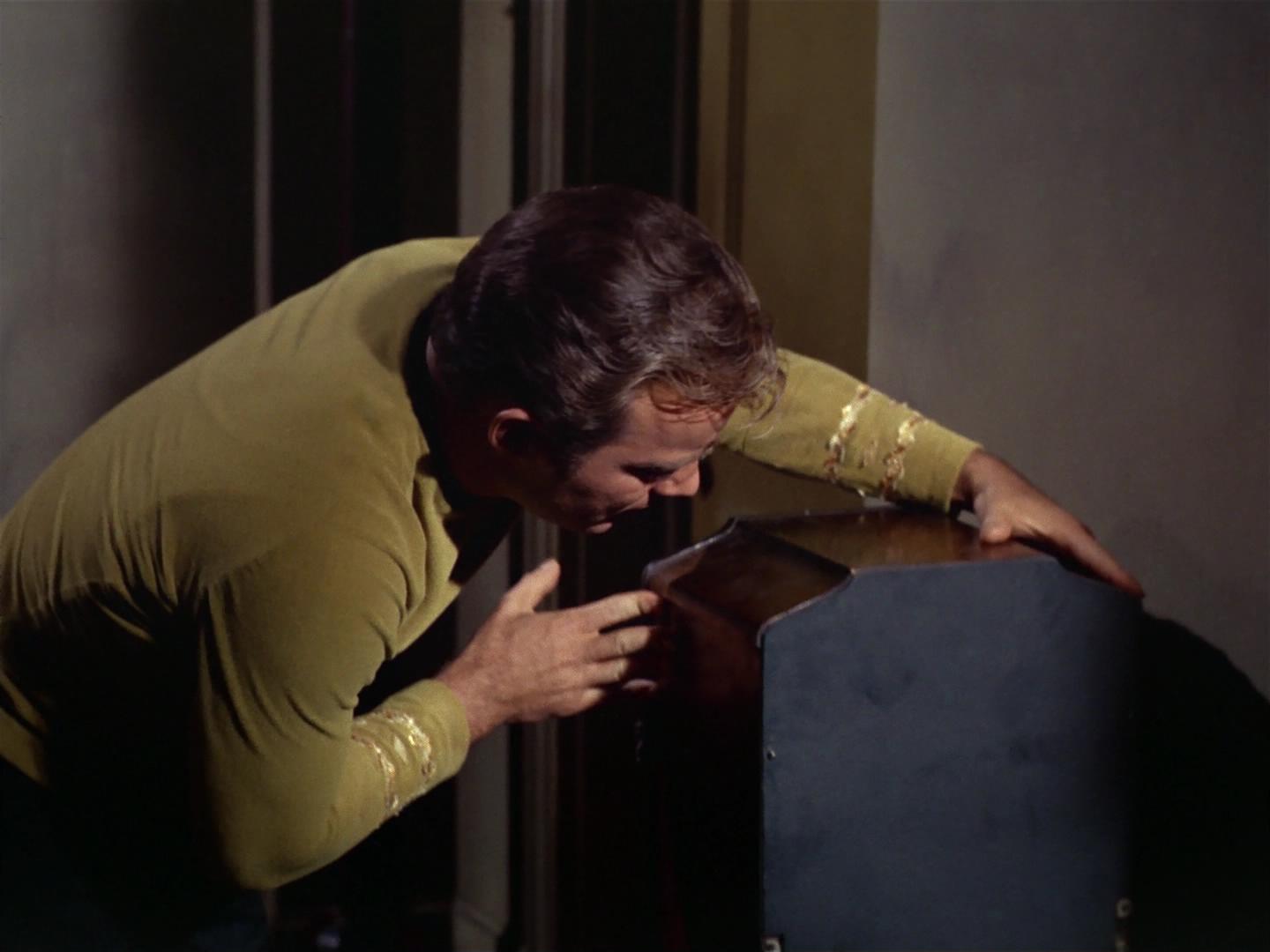 ariane179254_StarTrek_2x17_APieceOfTheAction_1460.jpg