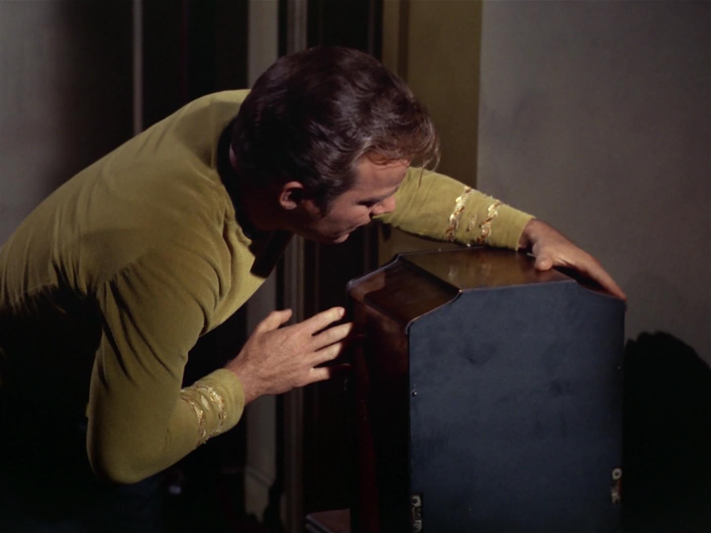 ariane179254_StarTrek_2x17_APieceOfTheAction_1461.jpg