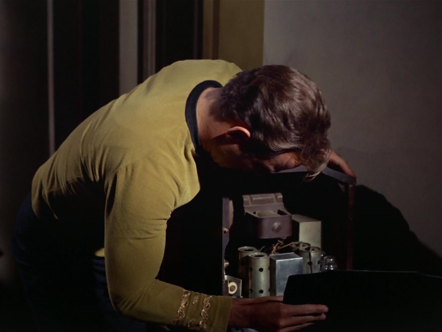 ariane179254_StarTrek_2x17_APieceOfTheAction_1465.jpg