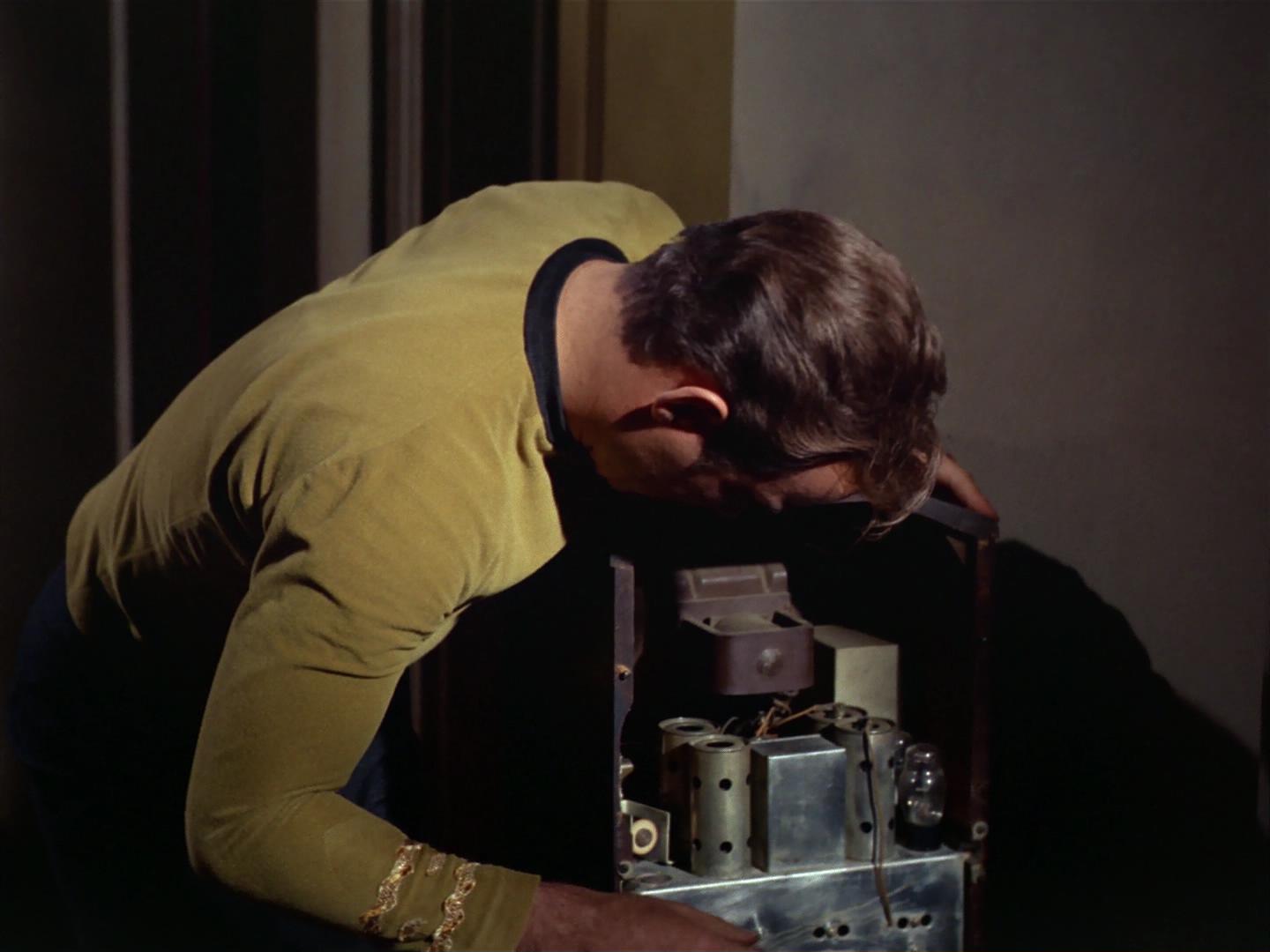 ariane179254_StarTrek_2x17_APieceOfTheAction_1468.jpg