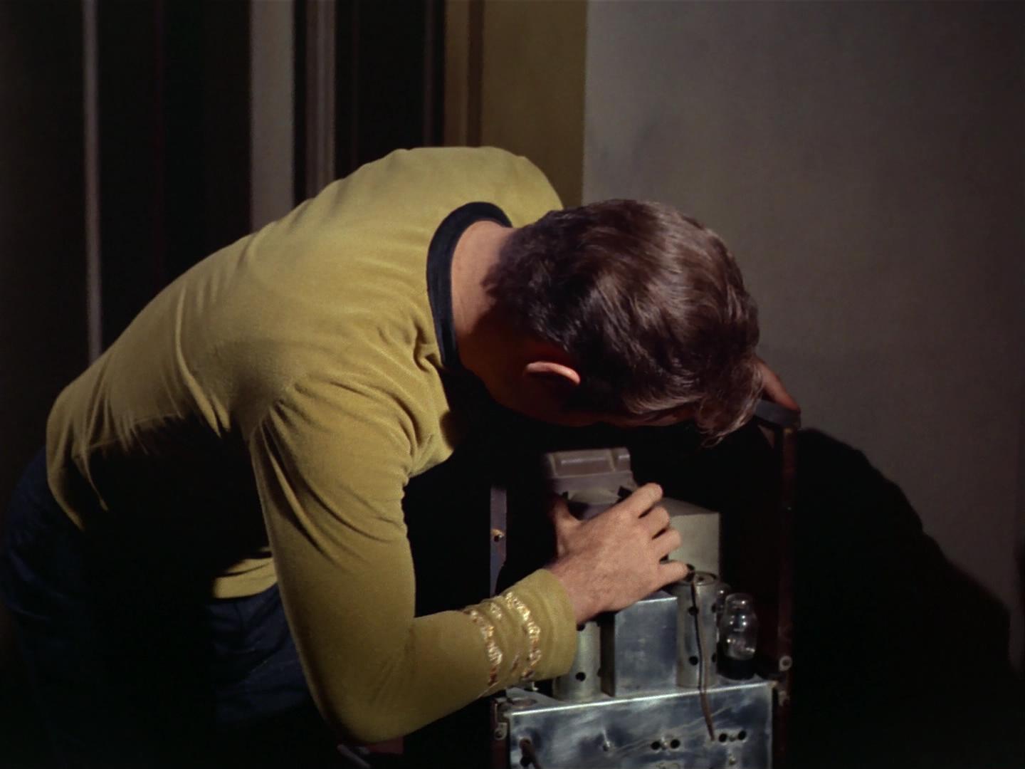 ariane179254_StarTrek_2x17_APieceOfTheAction_1469.jpg