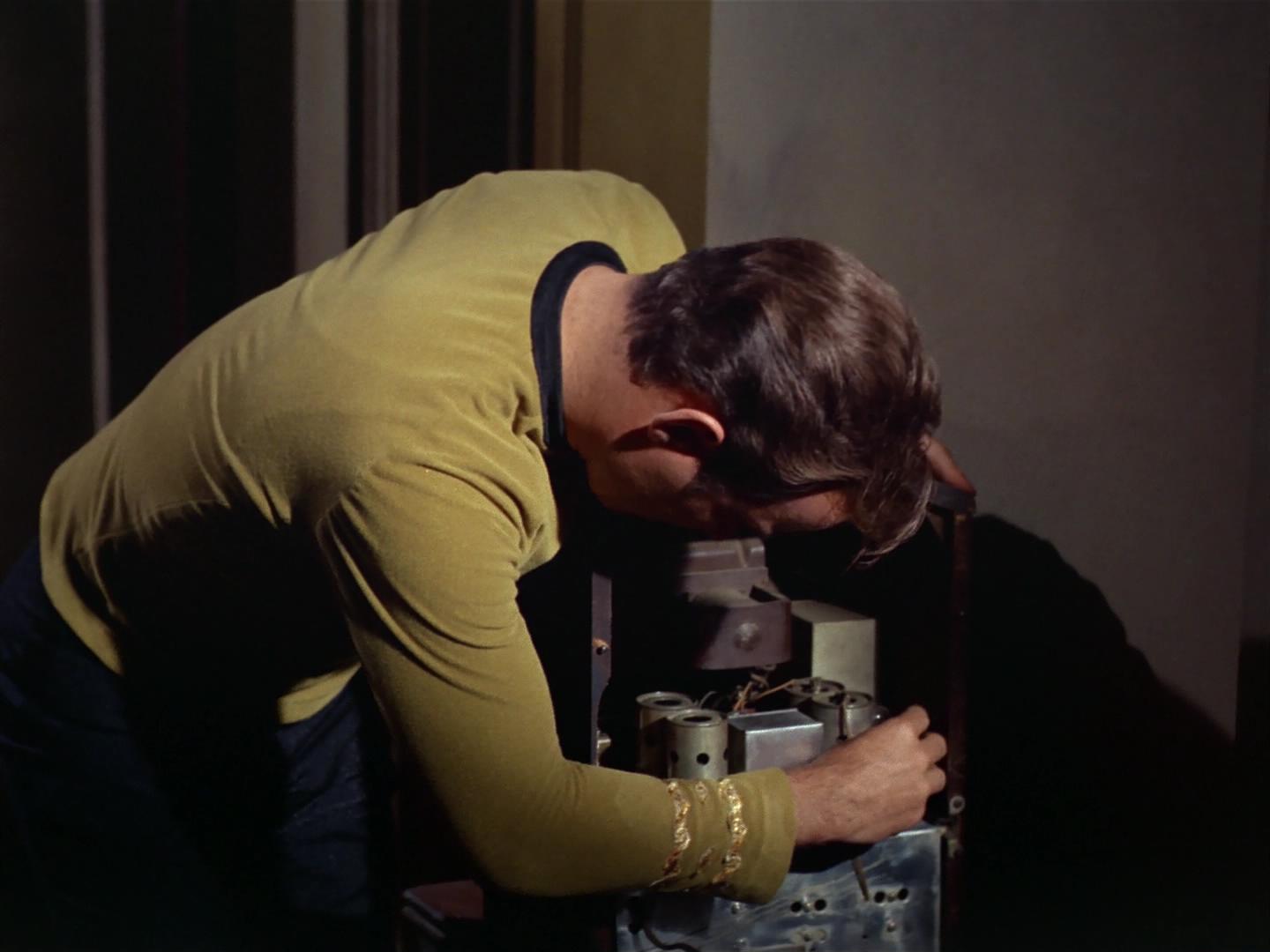 ariane179254_StarTrek_2x17_APieceOfTheAction_1471.jpg