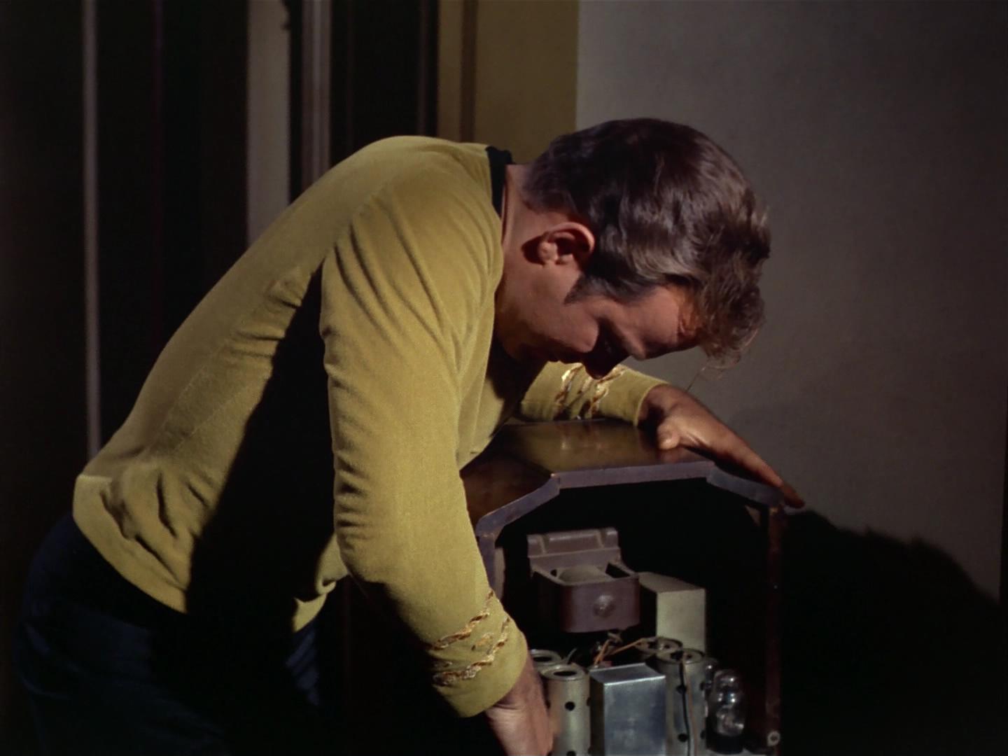 ariane179254_StarTrek_2x17_APieceOfTheAction_1474.jpg