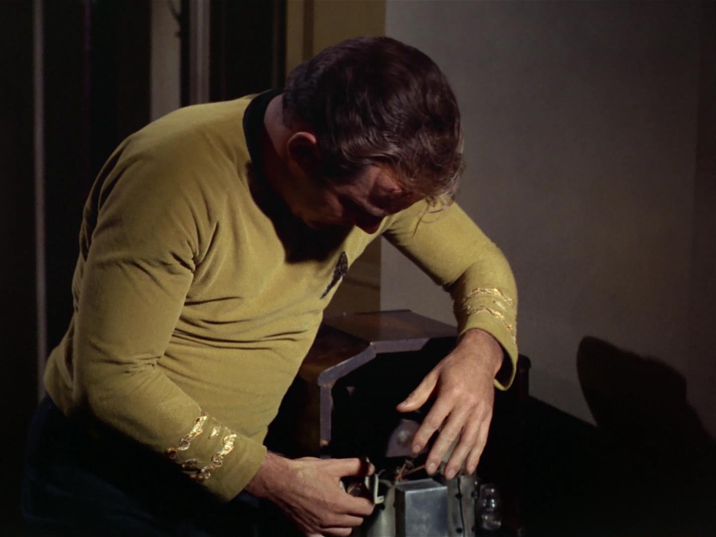 ariane179254_StarTrek_2x17_APieceOfTheAction_1479.jpg