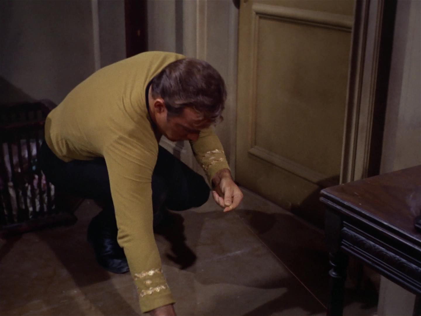 ariane179254_StarTrek_2x17_APieceOfTheAction_1616.jpg