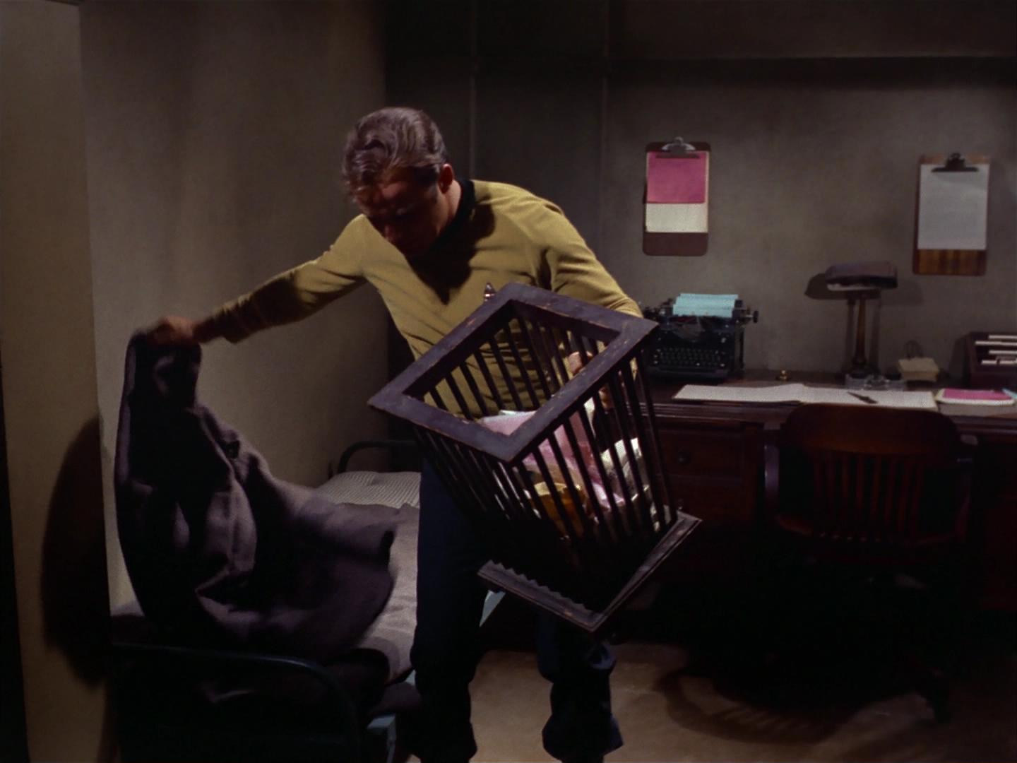 ariane179254_StarTrek_2x17_APieceOfTheAction_1627.jpg
