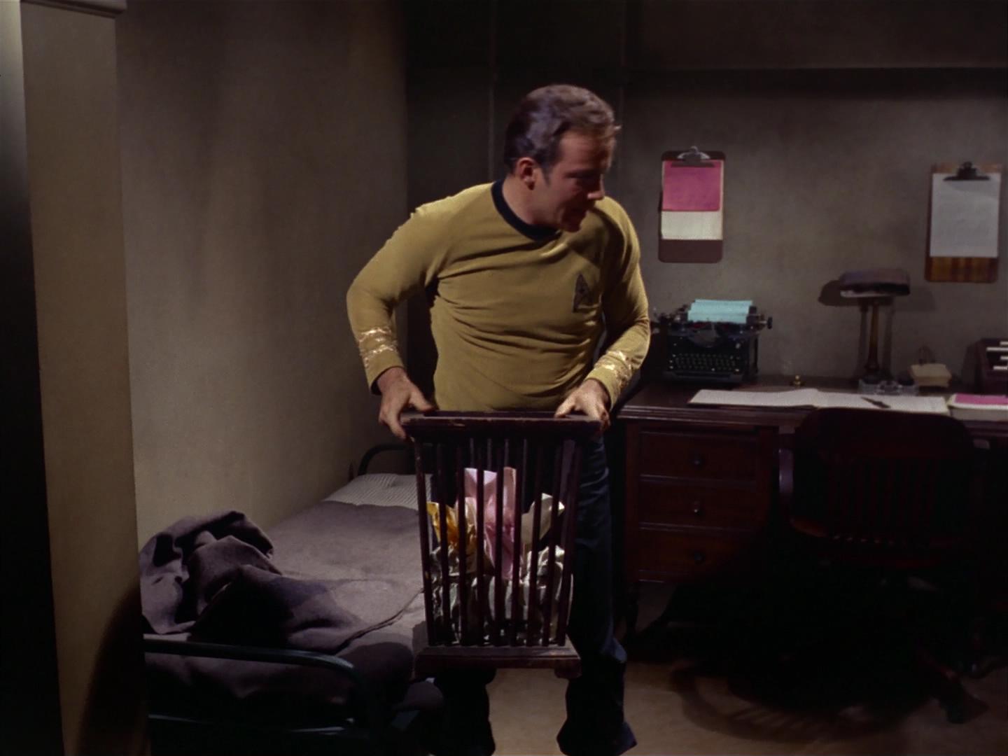 ariane179254_StarTrek_2x17_APieceOfTheAction_1630.jpg