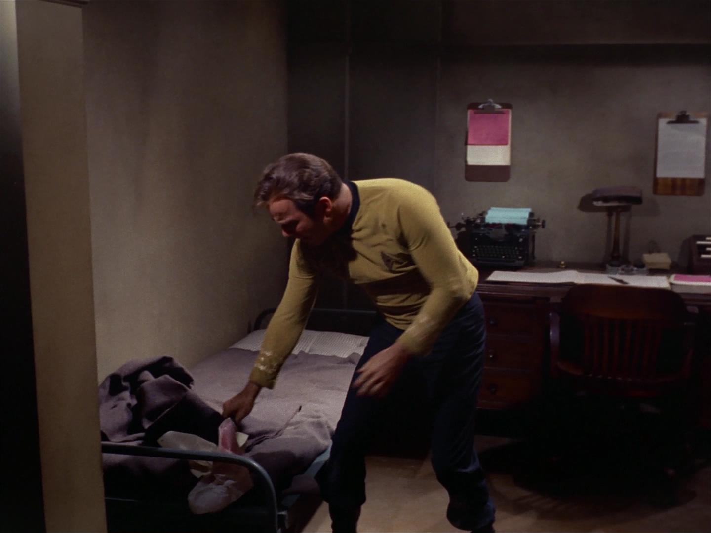 ariane179254_StarTrek_2x17_APieceOfTheAction_1633.jpg
