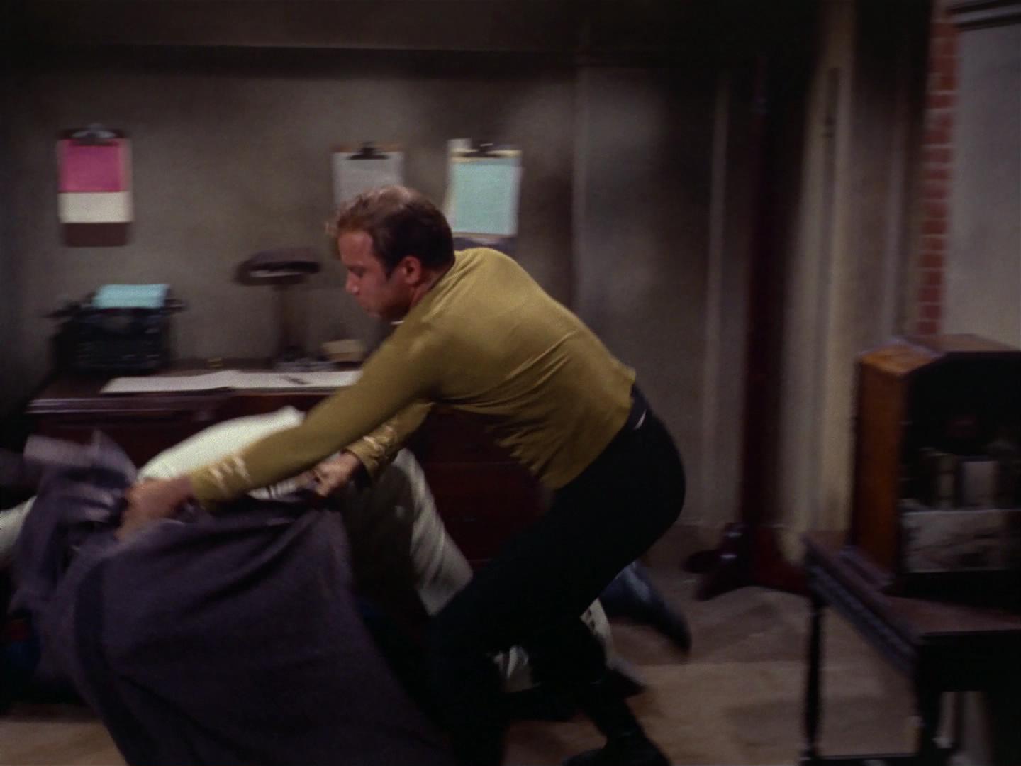 ariane179254_StarTrek_2x17_APieceOfTheAction_1643.jpg