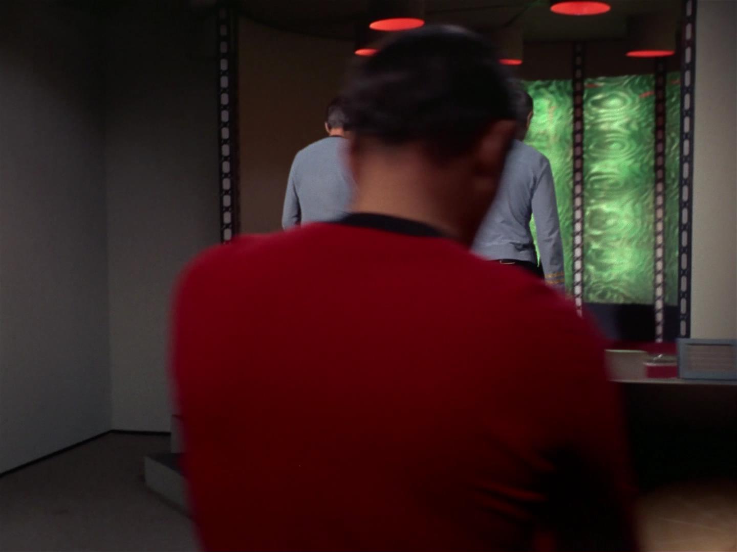 ariane179254_StarTrek_2x17_APieceOfTheAction_1671.jpg