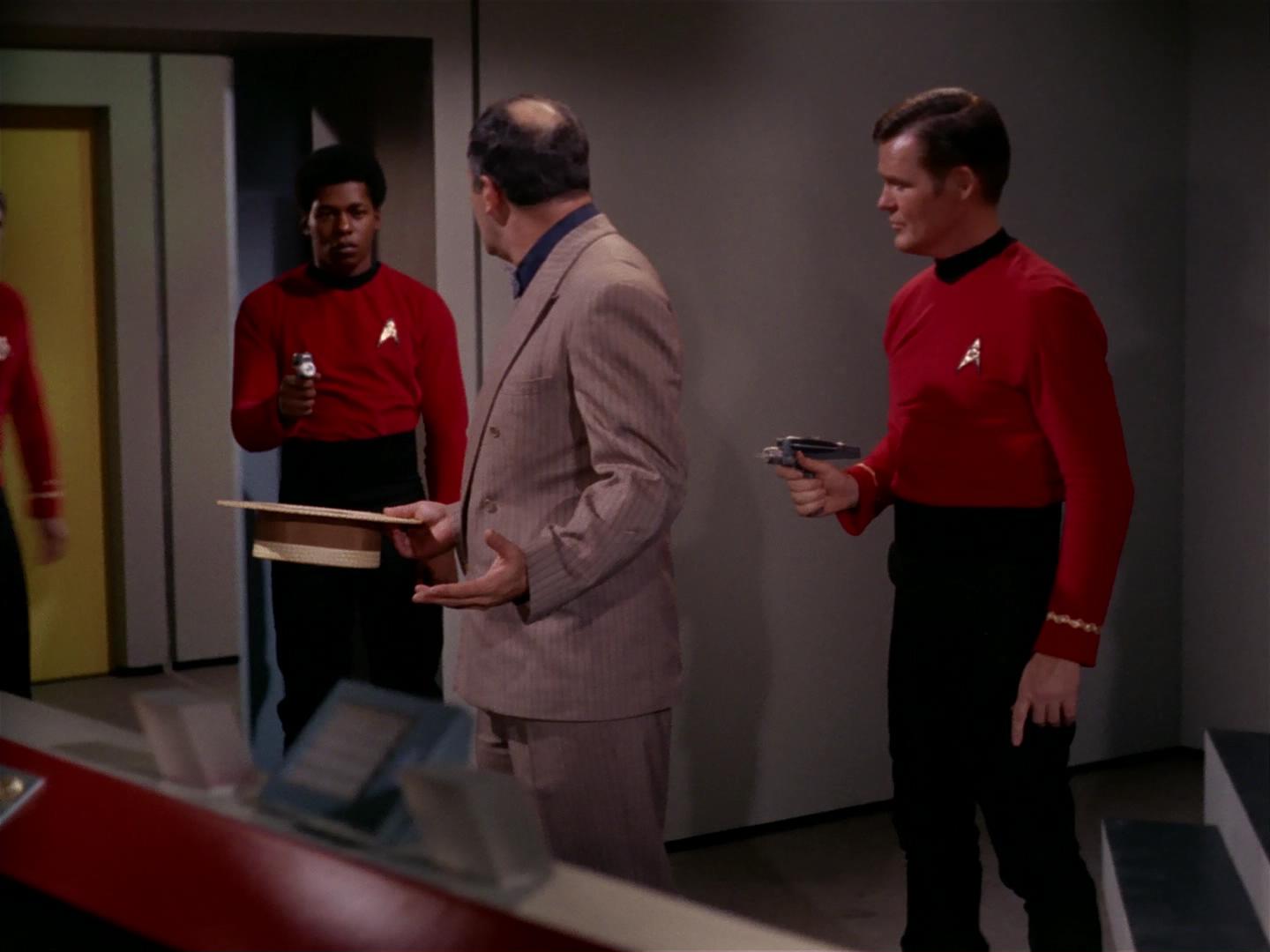 ariane179254_StarTrek_2x17_APieceOfTheAction_2497.jpg