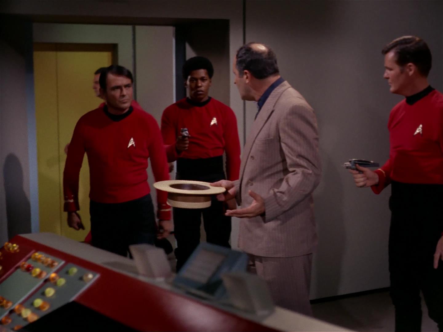 ariane179254_StarTrek_2x17_APieceOfTheAction_2498.jpg