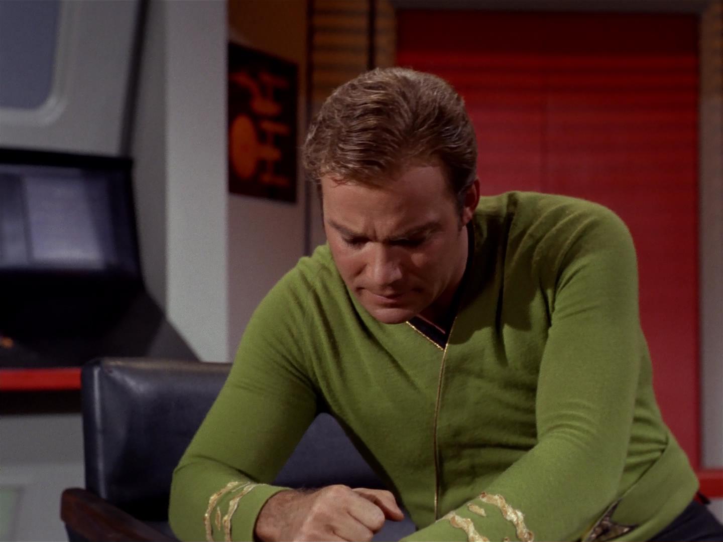 ariane179254_StarTrek_2x18_TheImmunitySyndrome_0802.jpg