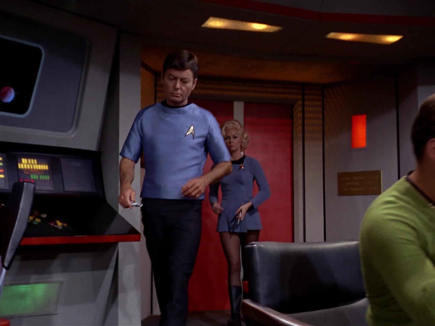 ariane179254_StarTrek_2x18_TheImmunitySyndrome_0826.jpg
