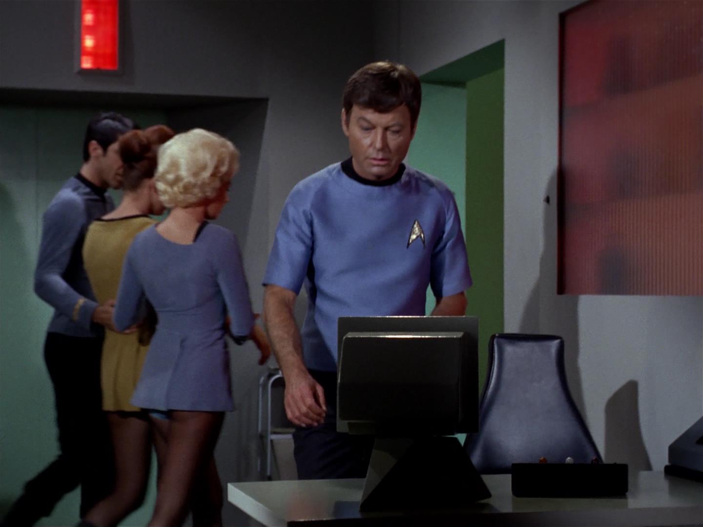 ariane179254_StarTrek_2x18_TheImmunitySyndrome_0993.jpg
