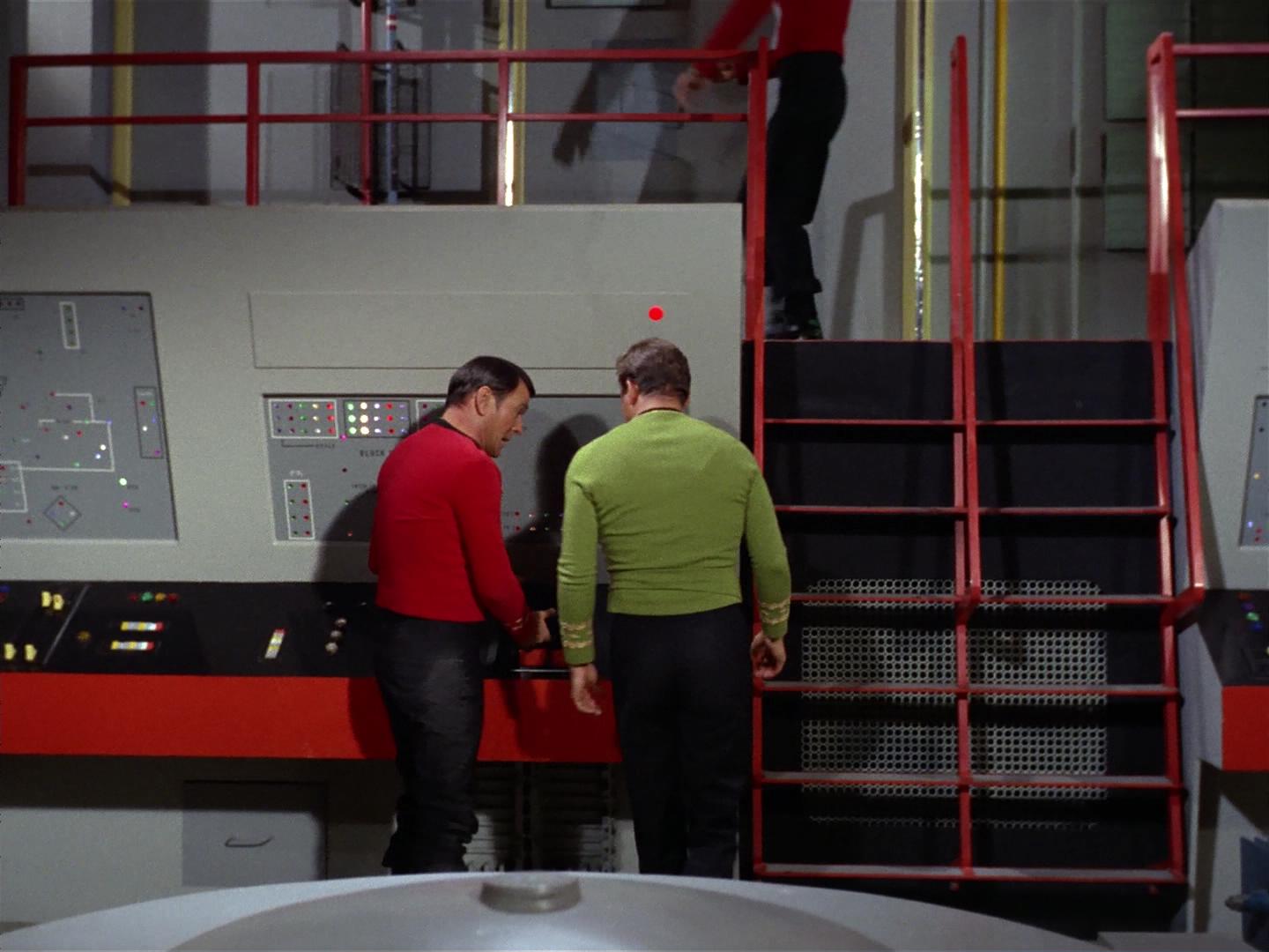 ariane179254_StarTrek_2x18_TheImmunitySyndrome_1057.jpg