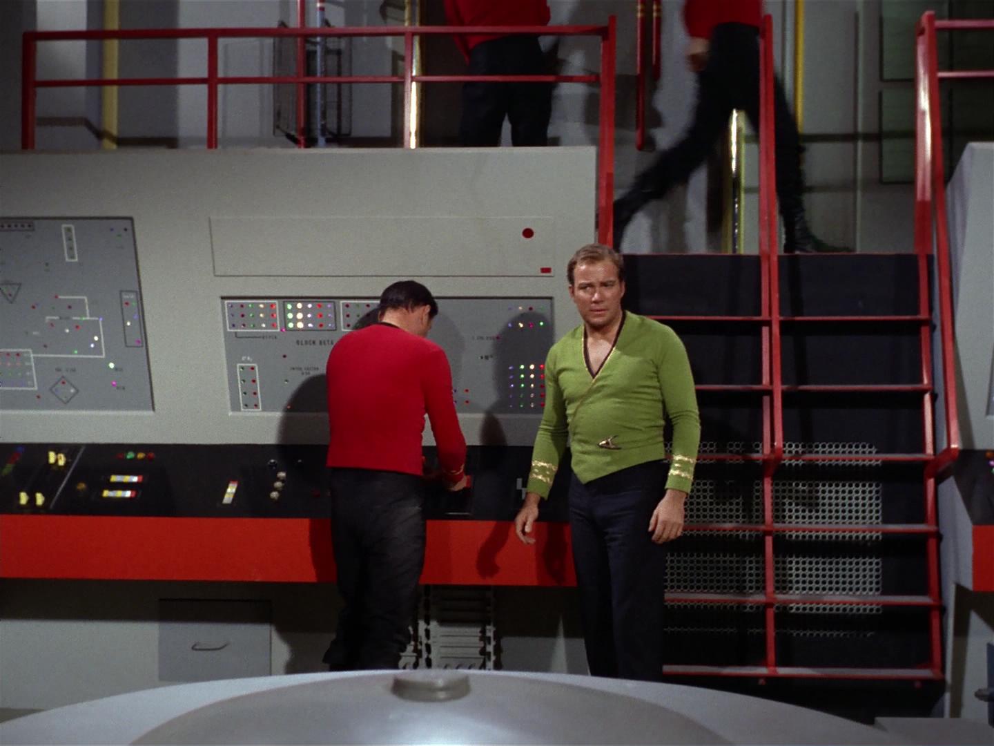 ariane179254_StarTrek_2x18_TheImmunitySyndrome_1063.jpg