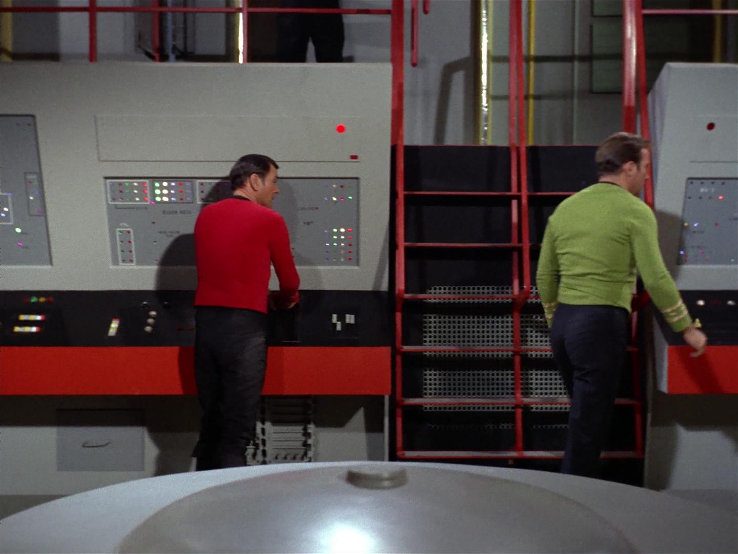 ariane179254_StarTrek_2x18_TheImmunitySyndrome_1065.jpg