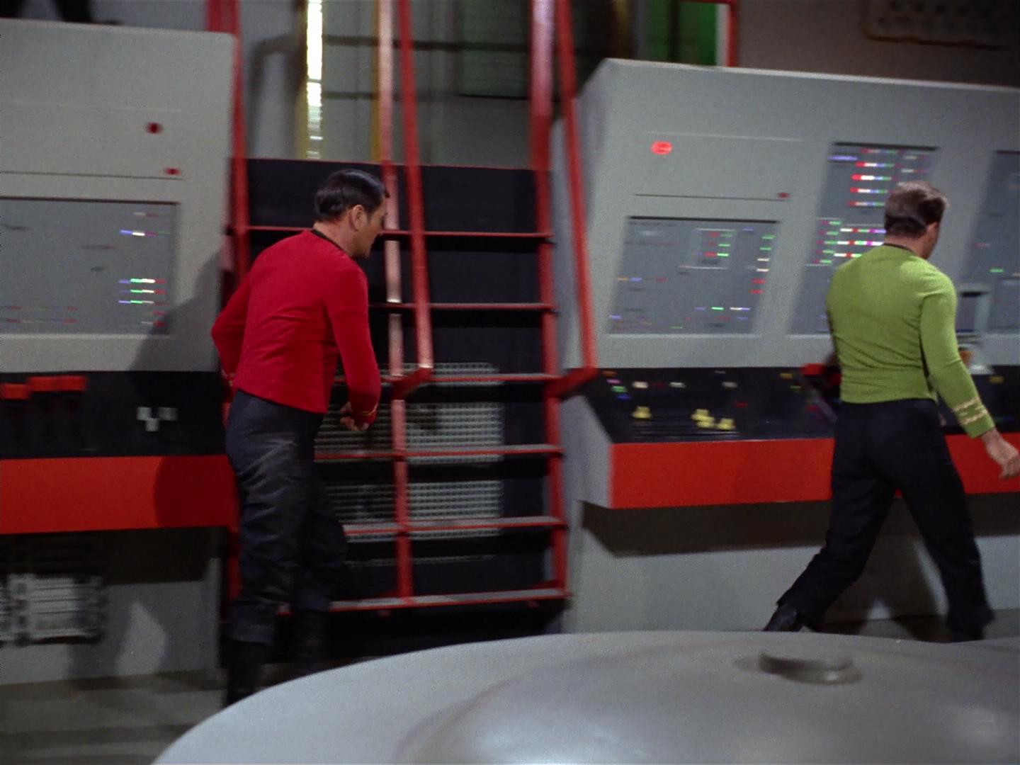 ariane179254_StarTrek_2x18_TheImmunitySyndrome_1066.jpg