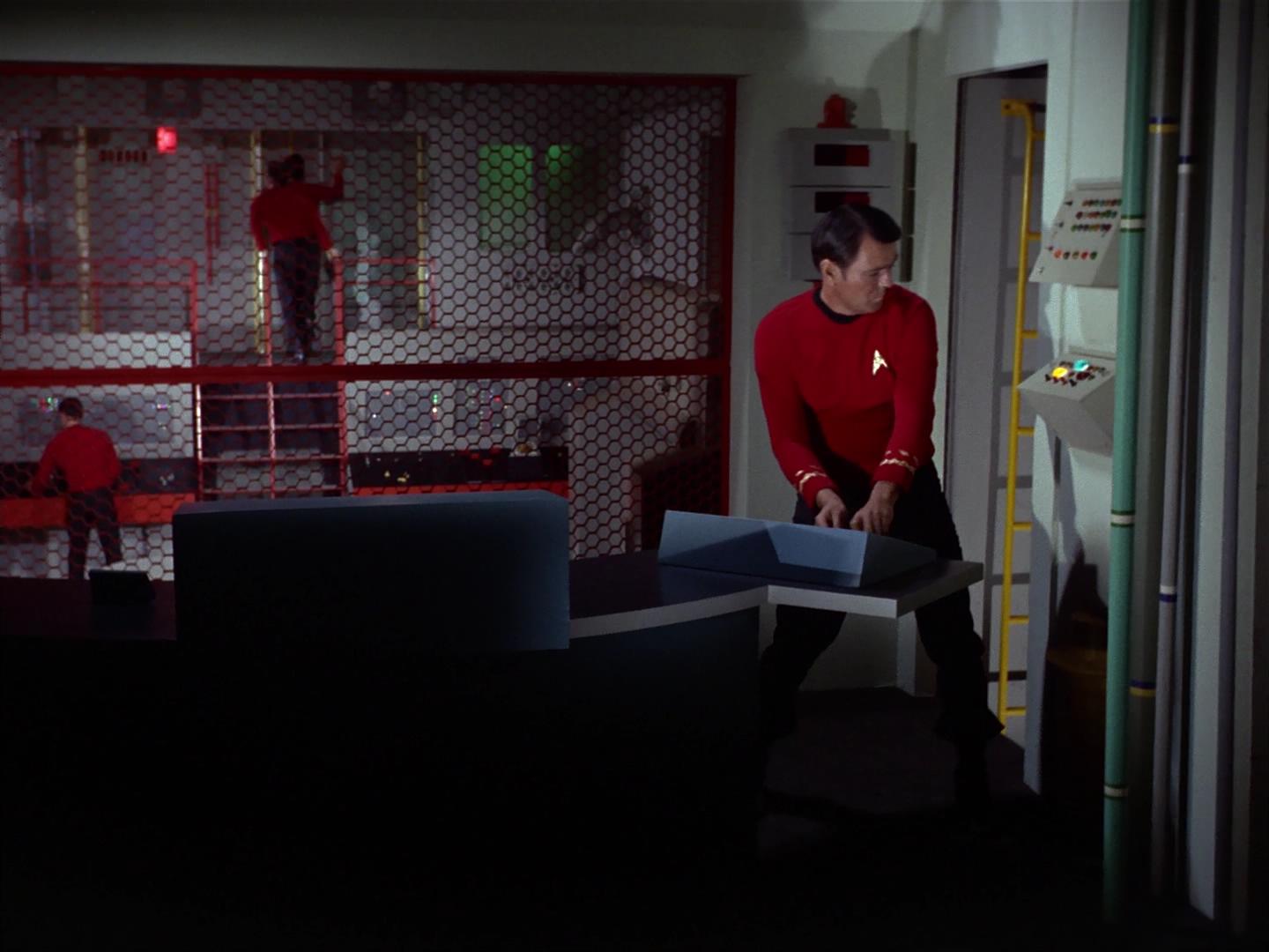 ariane179254_StarTrek_2x18_TheImmunitySyndrome_1344.jpg