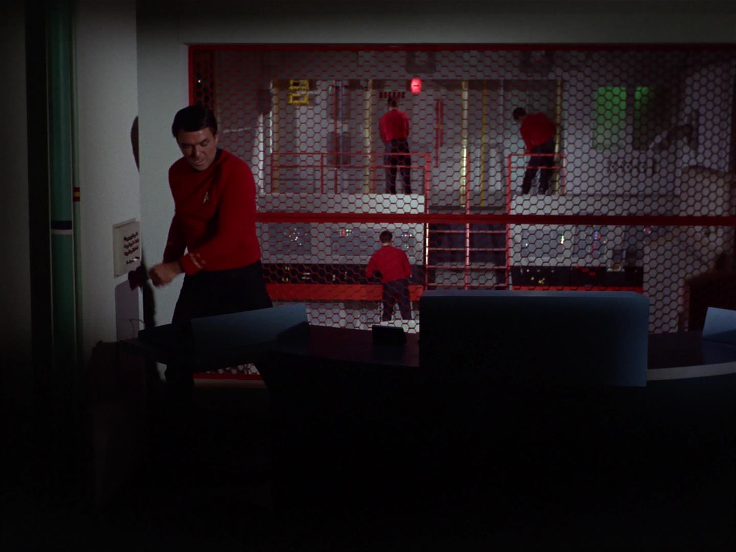 ariane179254_StarTrek_2x18_TheImmunitySyndrome_1352.jpg